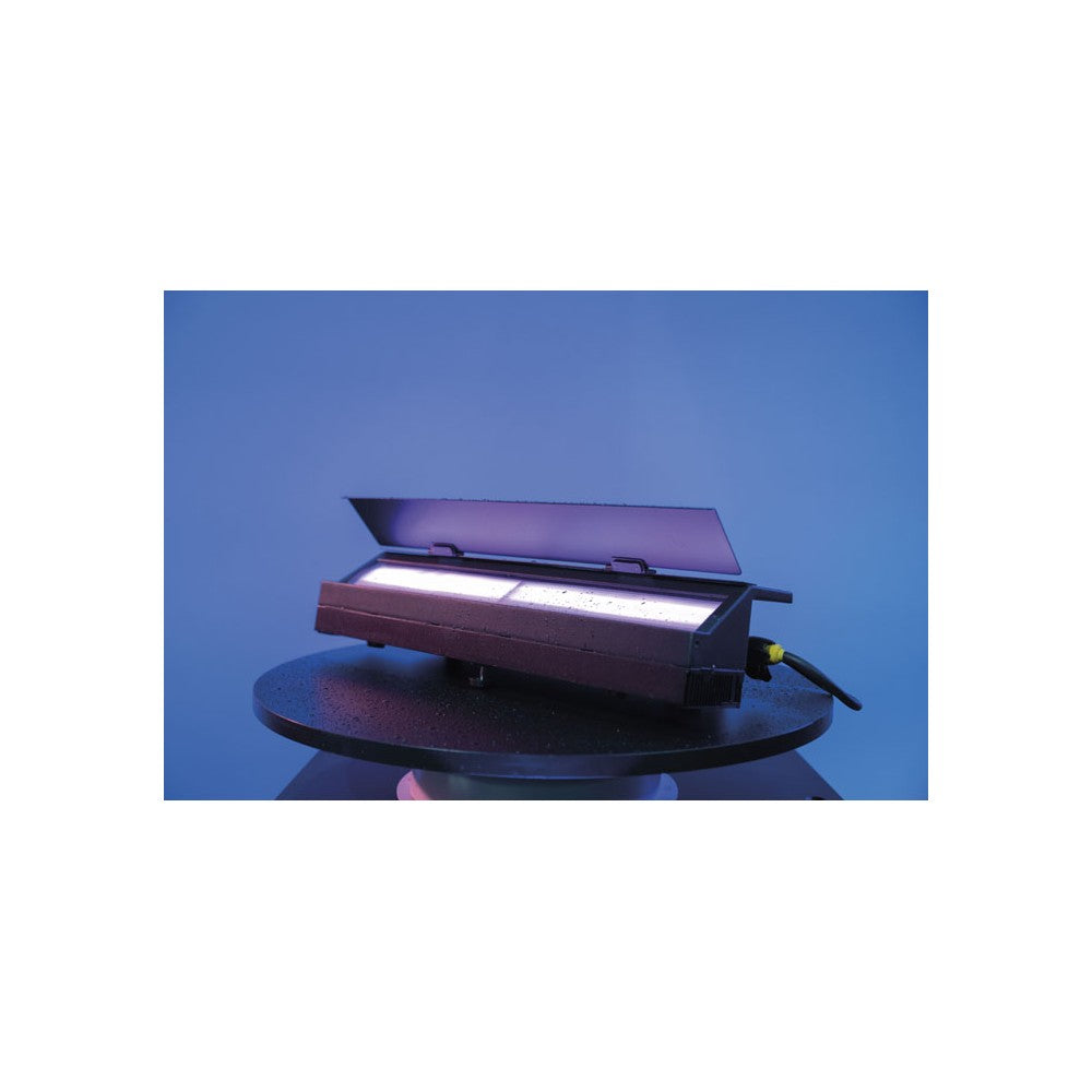 Showtec Performer Cyc Q6 Cyclorama wash for backdrops