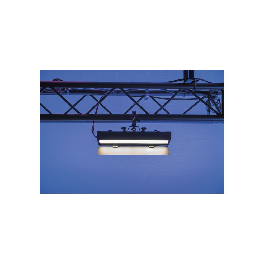 Showtec Performer Cyc Q6 Cyclorama wash for backdrops