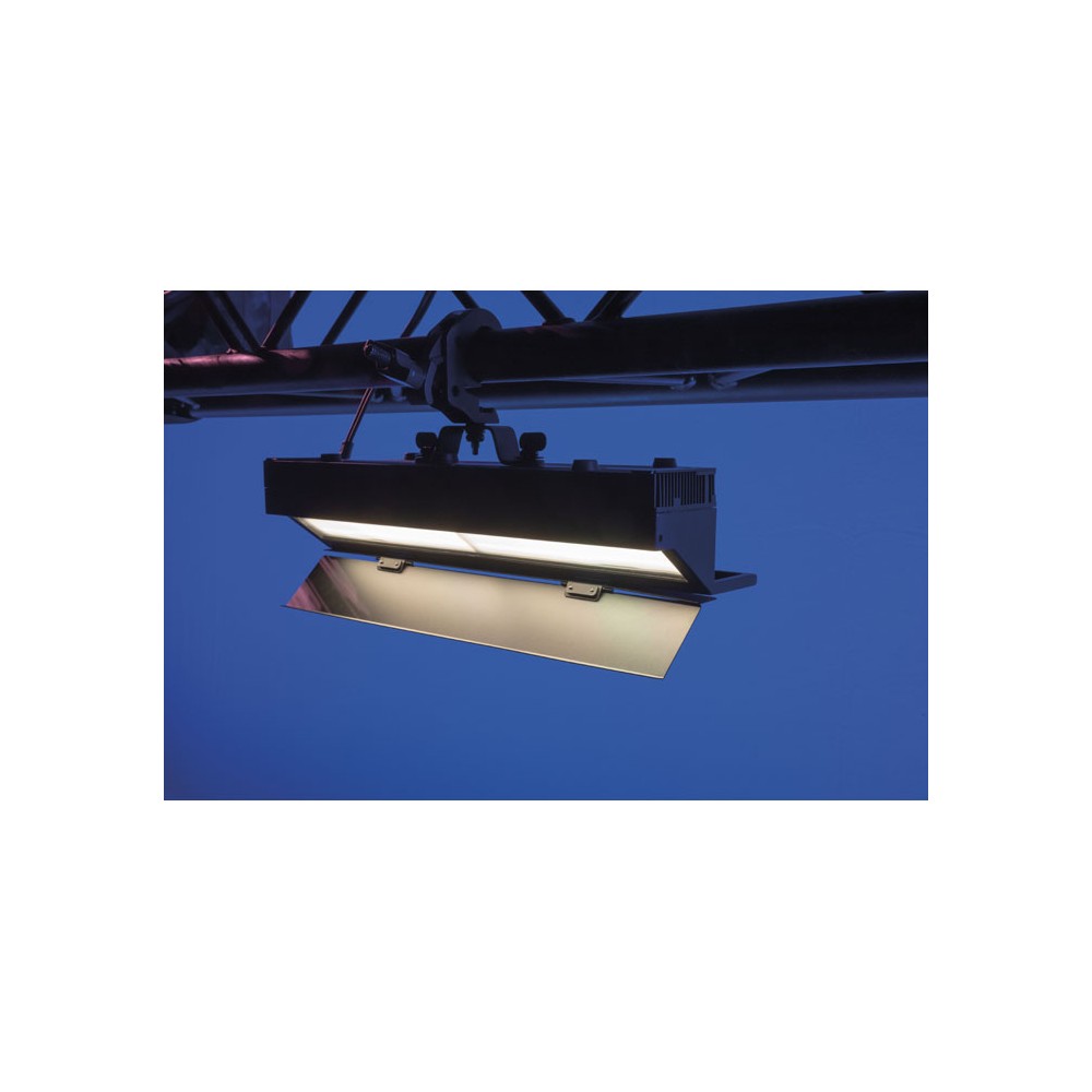 Showtec Performer Cyc Q6 Cyclorama wash for backdrops