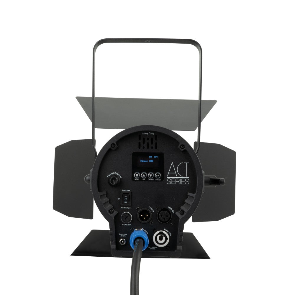 Showtec ACT Fresnel 150 WW Fresnel LED compacto para teatro de 150 W blanco cálido