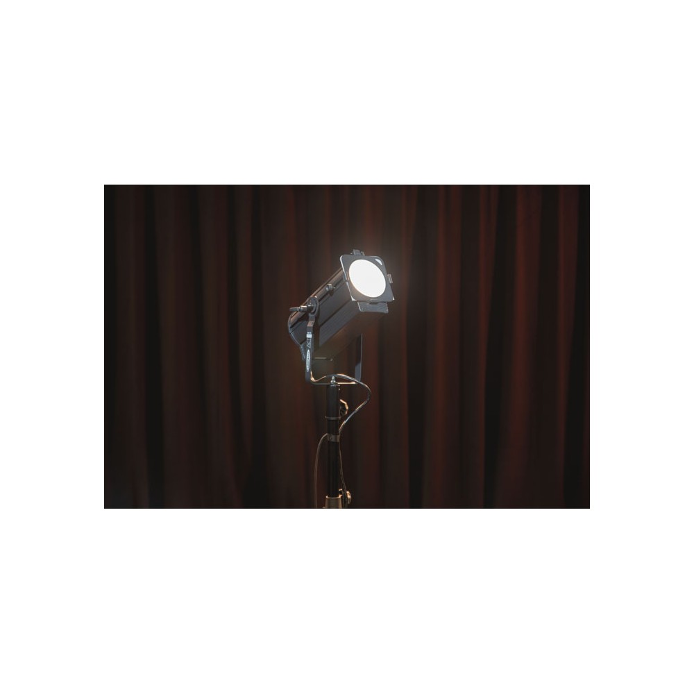 Showtec ACT Fresnel 150 WW Fresnel LED compacto para teatro de 150 W blanco cálido