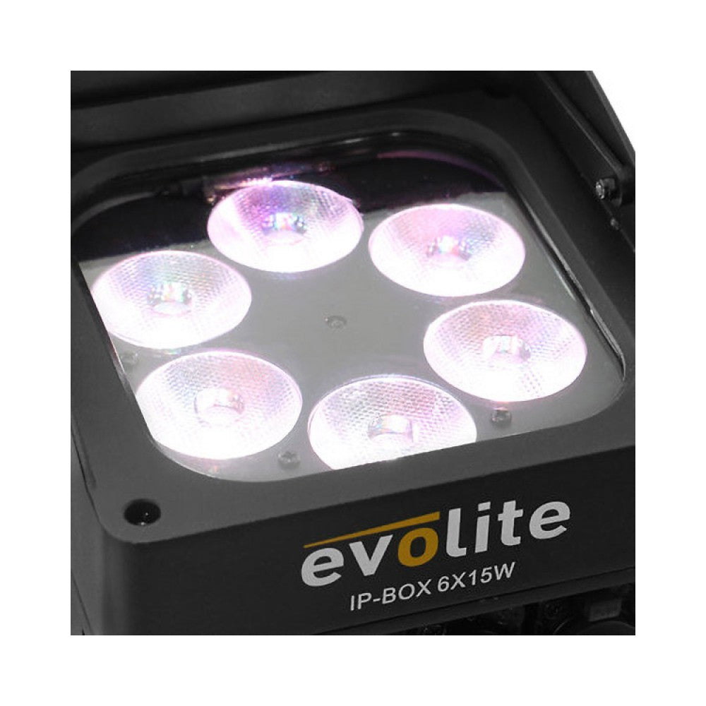Proyector LED impermeable Evolite 6 x 15 W a batería con conexión DMX inalámbrica