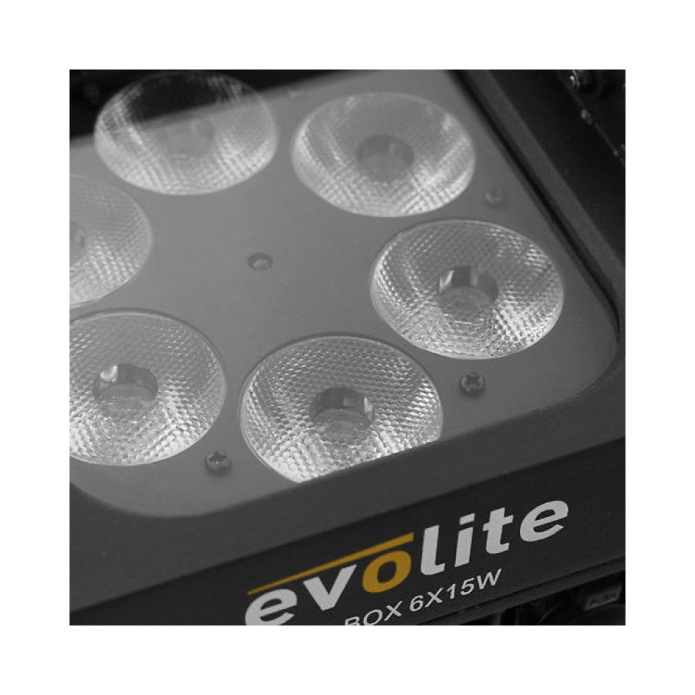 Proyector LED impermeable Evolite 6 x 15 W a batería con conexión DMX inalámbrica