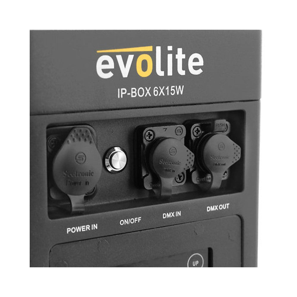 Proyector LED impermeable Evolite 6 x 15 W a batería con conexión DMX inalámbrica