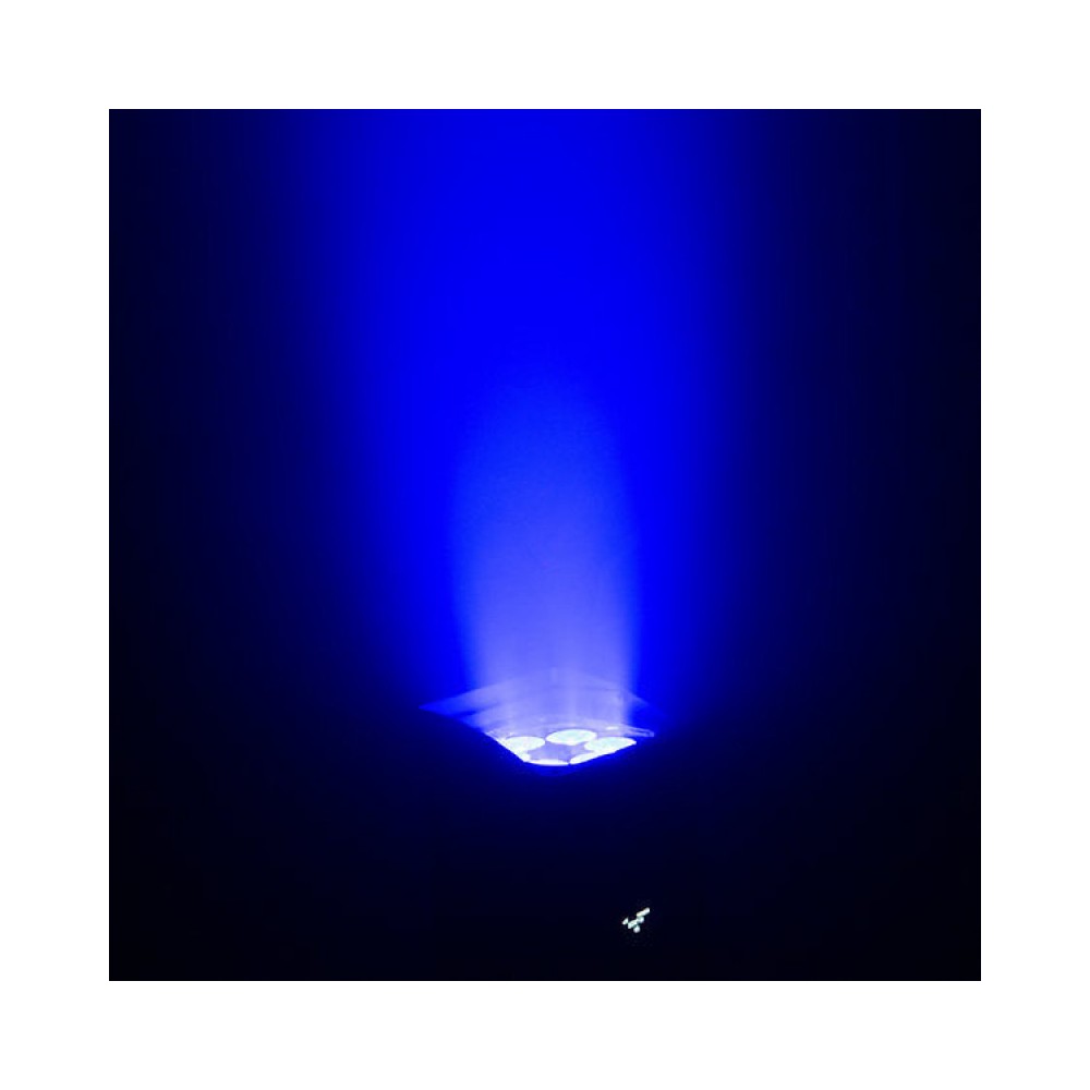 Proyector LED impermeable Evolite 6 x 15 W a batería con conexión DMX inalámbrica