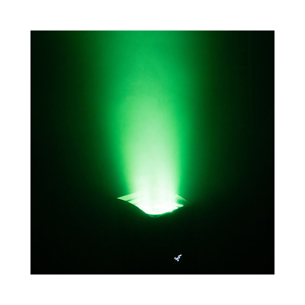 Proyector LED impermeable Evolite 6 x 15 W a batería con conexión DMX inalámbrica