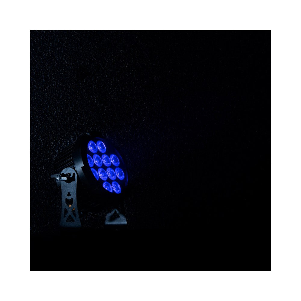 Proyector LED Evolite 12 x 12W RGBWA-UV 6 en 1, IP65, entregado en flight case de 6 unidades con cargador integrado