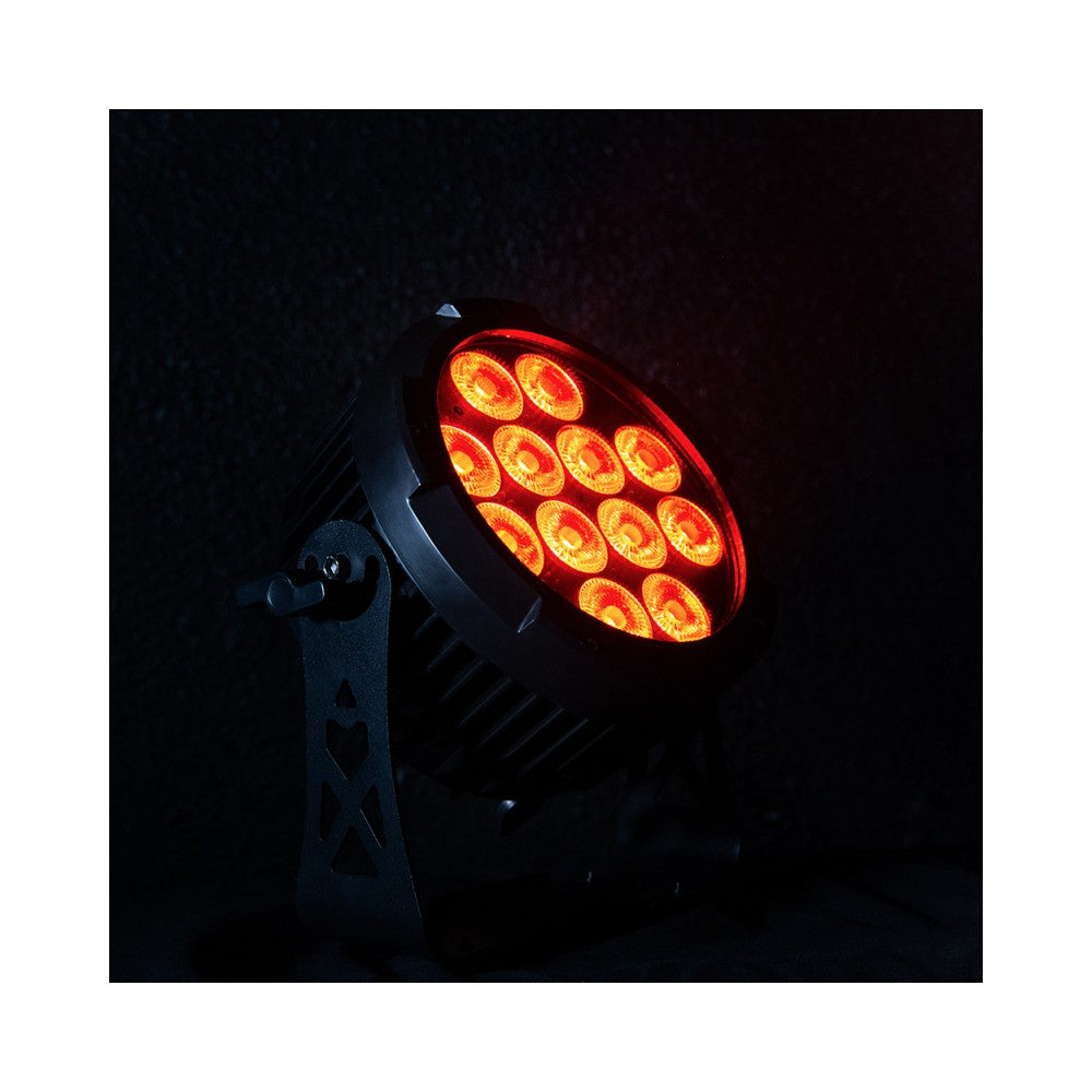 Proyector LED Evolite 12 x 12W RGBWA-UV 6 en 1, IP65, entregado en flight case de 6 unidades con cargador integrado