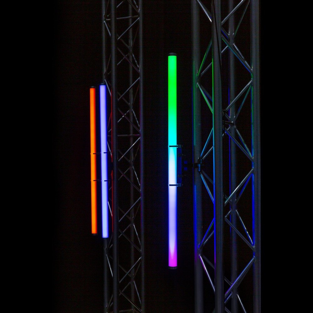 BEAMZ KRATOS RGBW JUEGO DE 8 TUBOS LED PARA INTERIOR/EXTERIOR CON FLIGHTCASE