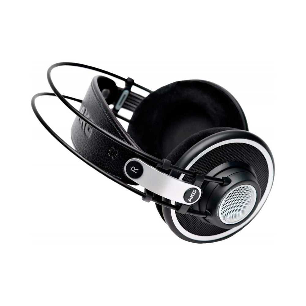 AKG K702