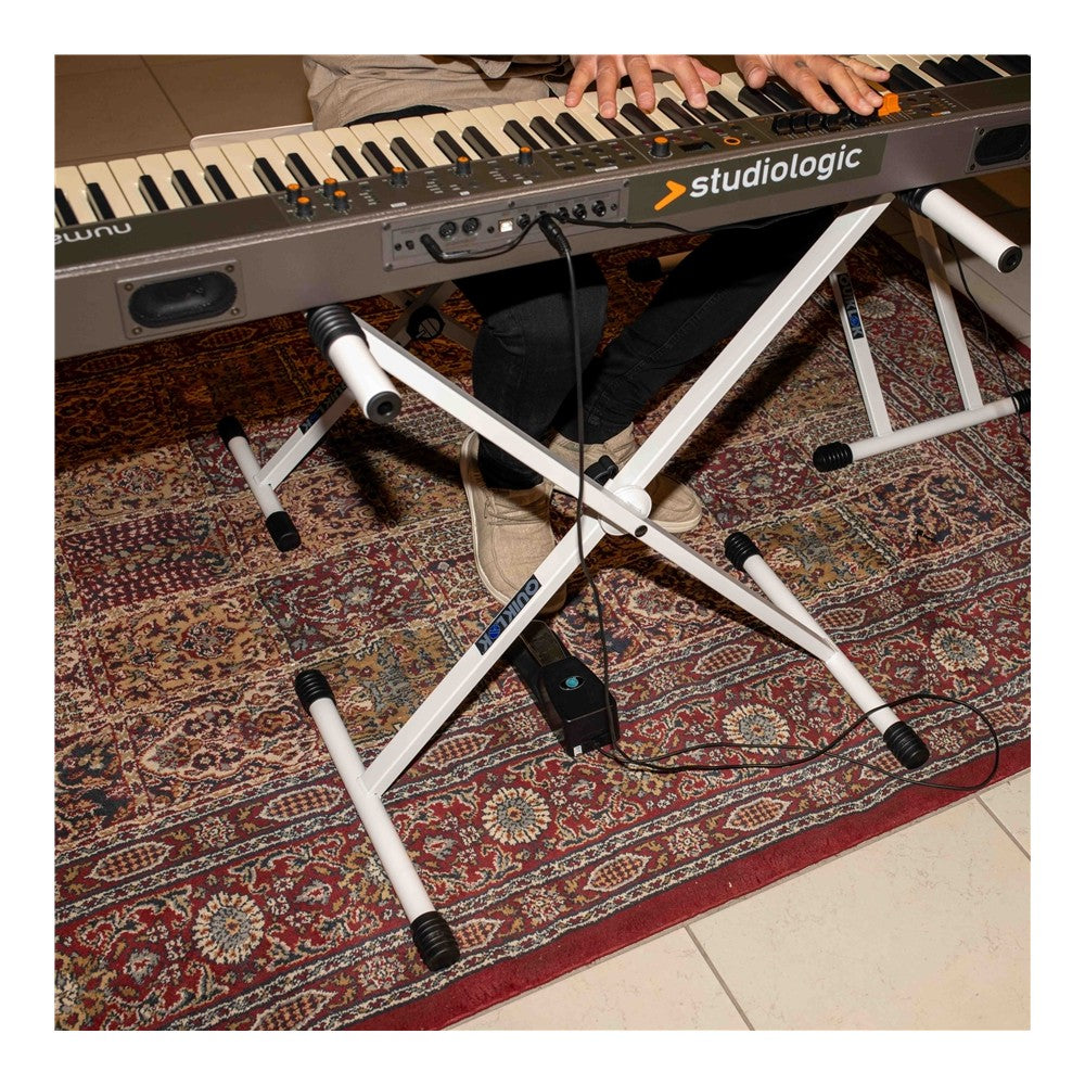 Soporte de teclado en "X" Quik Lok T10-WH