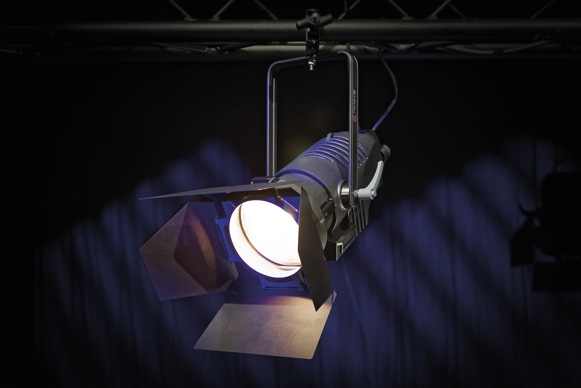 INFINITY TF-300 Fresnel 3200 K Fresnel 300 W LED 3200 K Fresnel 300 W LED