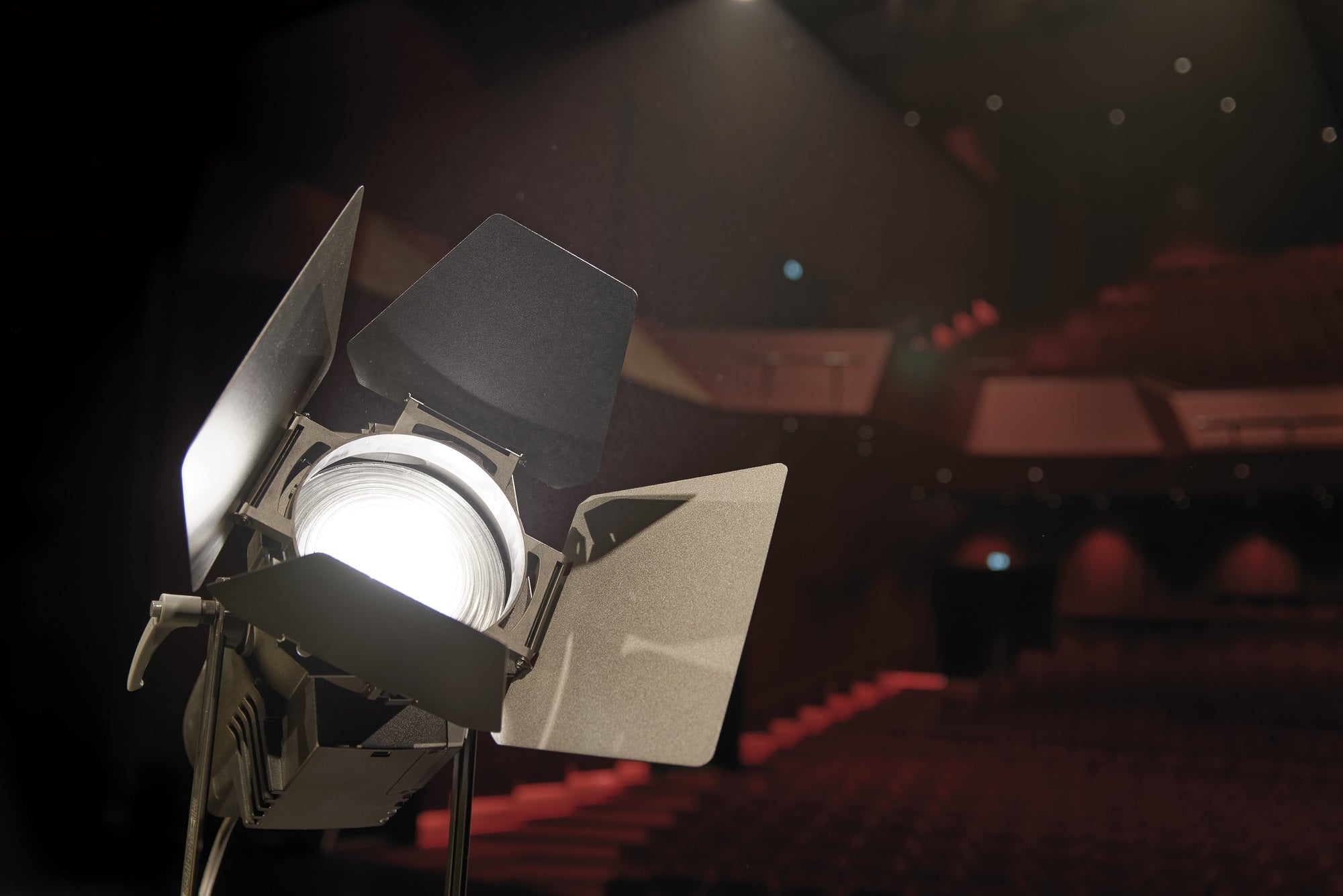 INFINITY TF-260C7 Fresnel 7 Colour Fresnel 260 W LED 7 Colori Fresnel 260W LED
