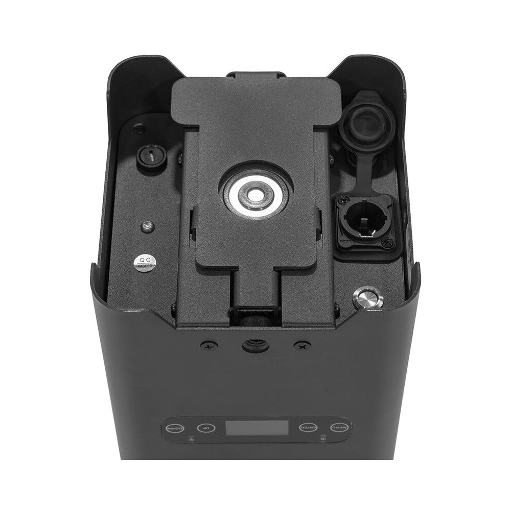 Mac Mah All-in-one lighting solution based on archi LED spotlight, designed for mobility. 6 stand-alone IP65 LED spotlights batt