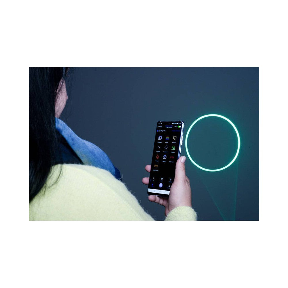 Láser de diodo RGB compacto Laserworld 1000 mW, especificaciones del haz de aprox. 3 mm / 1 mrad, escáneres de 25 kpps a 8°, ILDA / DMX / App co