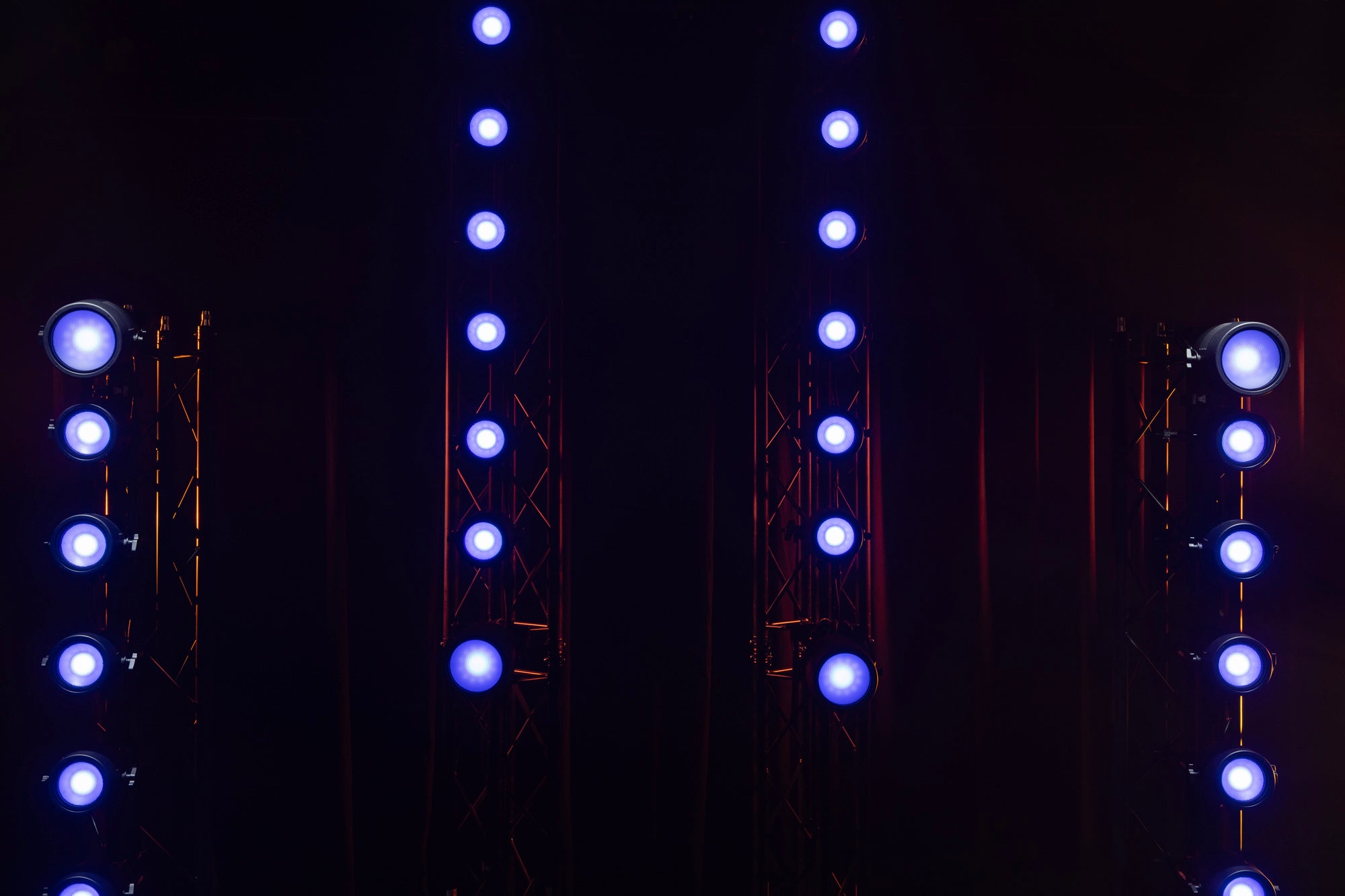 Showtec Stage Blinder 100 Blaze Blinder LED da 100 W con effetto tungsteno e RGB blaze