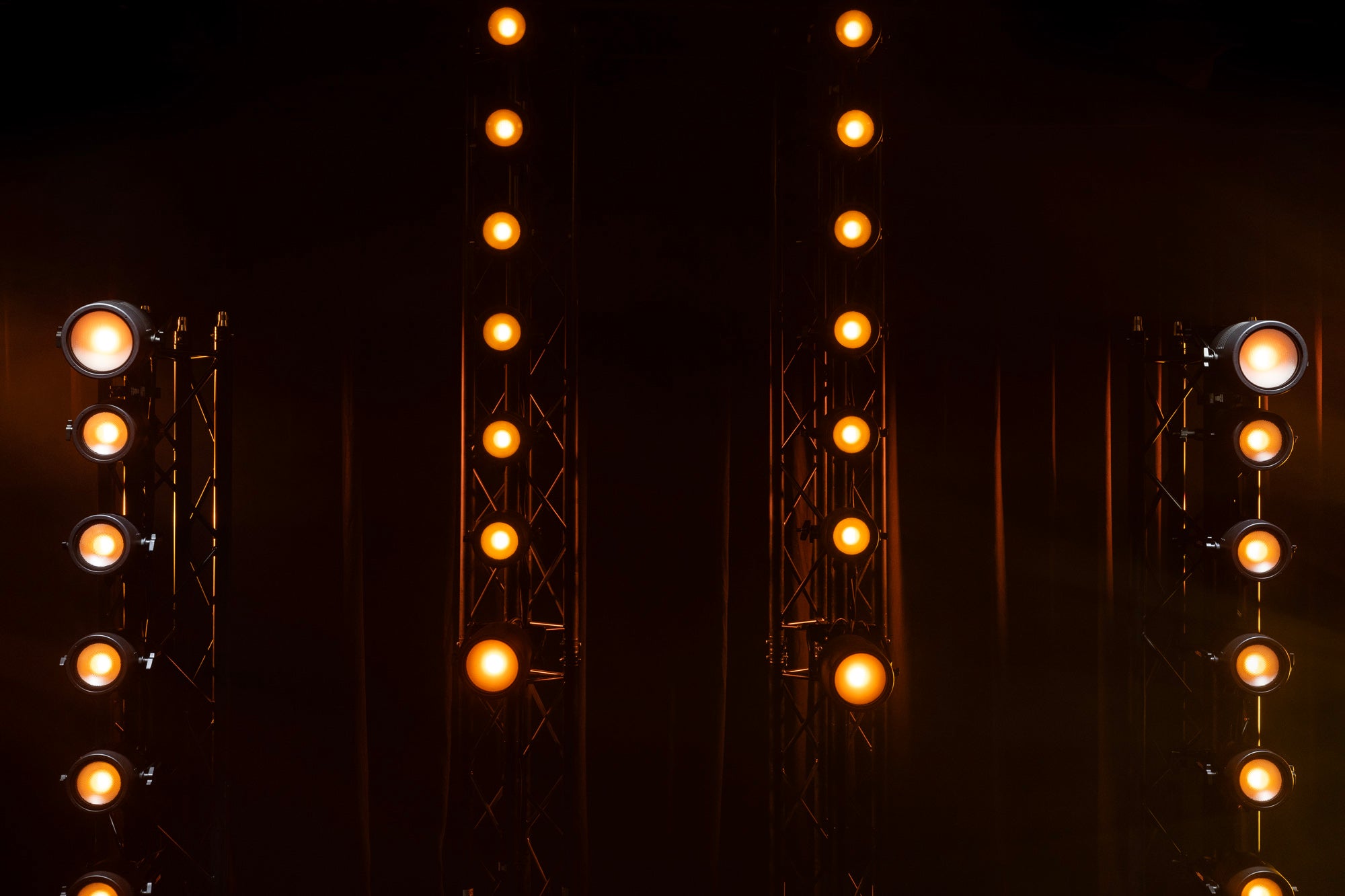 Showtec Stage Blinder 100 Blaze Blinder LED da 100 W con effetto tungsteno e RGB blaze