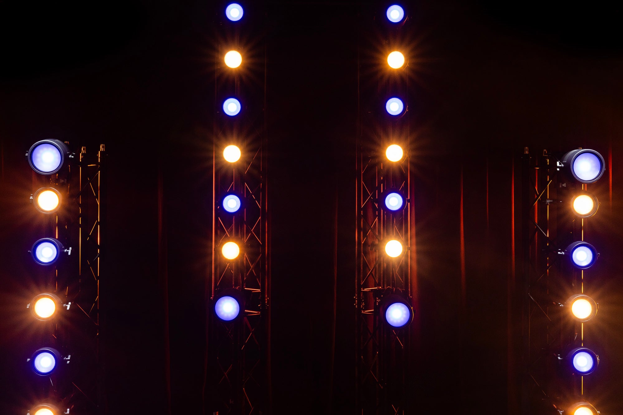 Showtec Stage Blinder 200 Blaze Blinder LED da 200 W con effetto tungsteno e RGB blaze