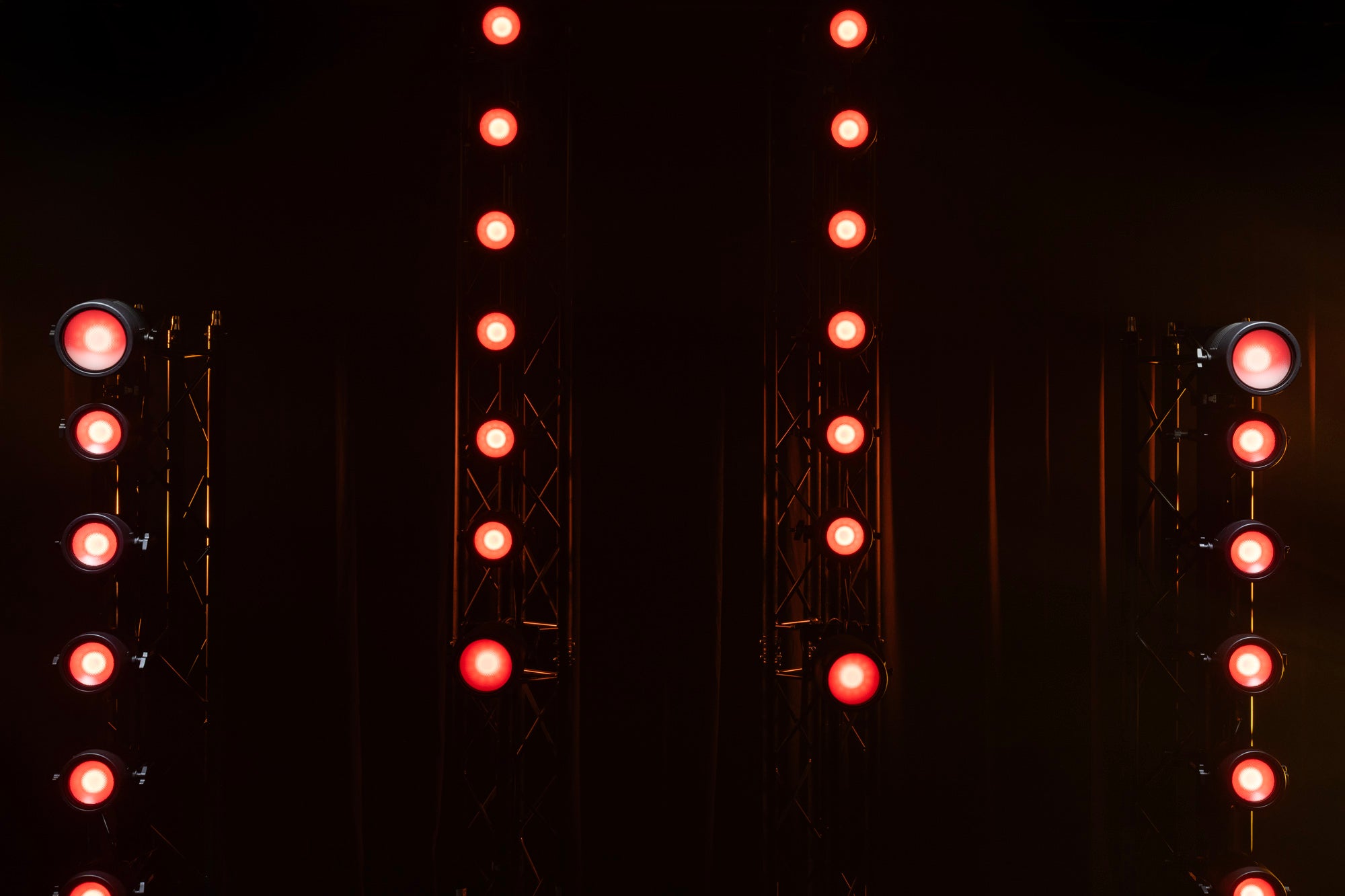 Showtec Stage Blinder 200 Blaze Blinder LED da 200 W con effetto tungsteno e RGB blaze