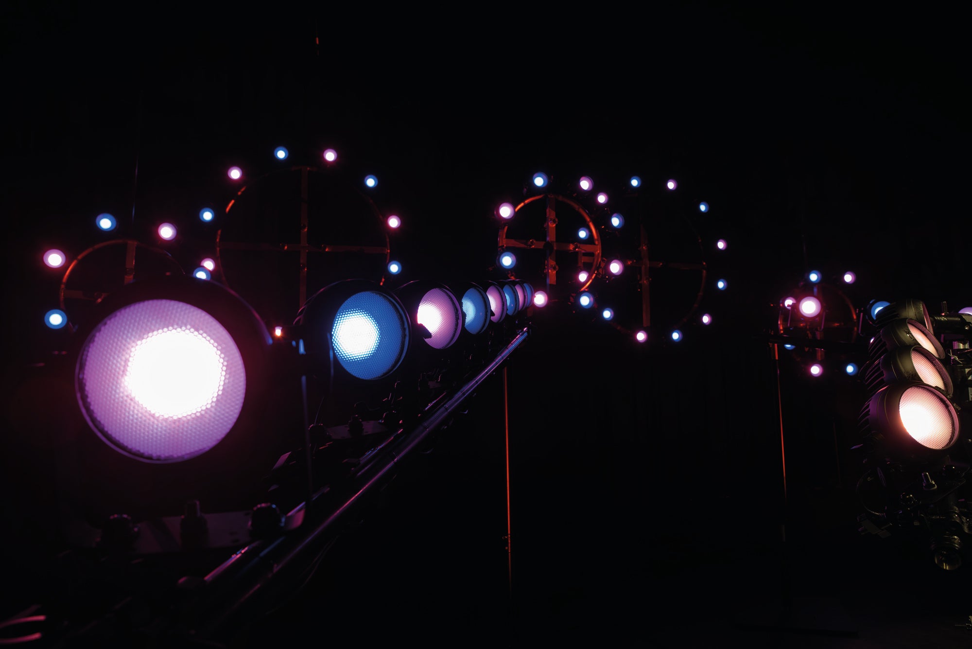 Showtec Stage Blinder FLEX Blaze Set di 8 accecatori LED da 100 W + controller