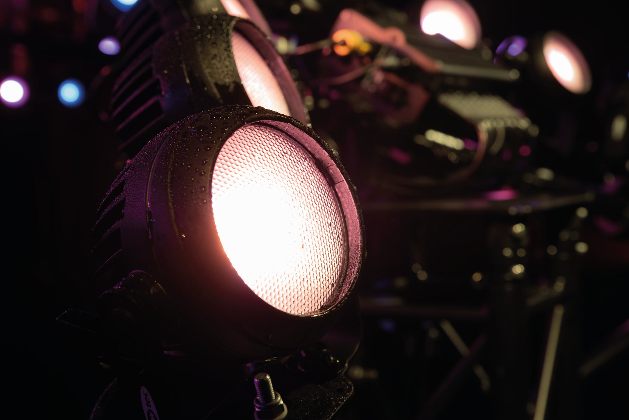 Showtec Stage Blinder FLEX Blaze Single Pod Blinder Pod da 100 W LED con effetto tungsteno e RGB blaze