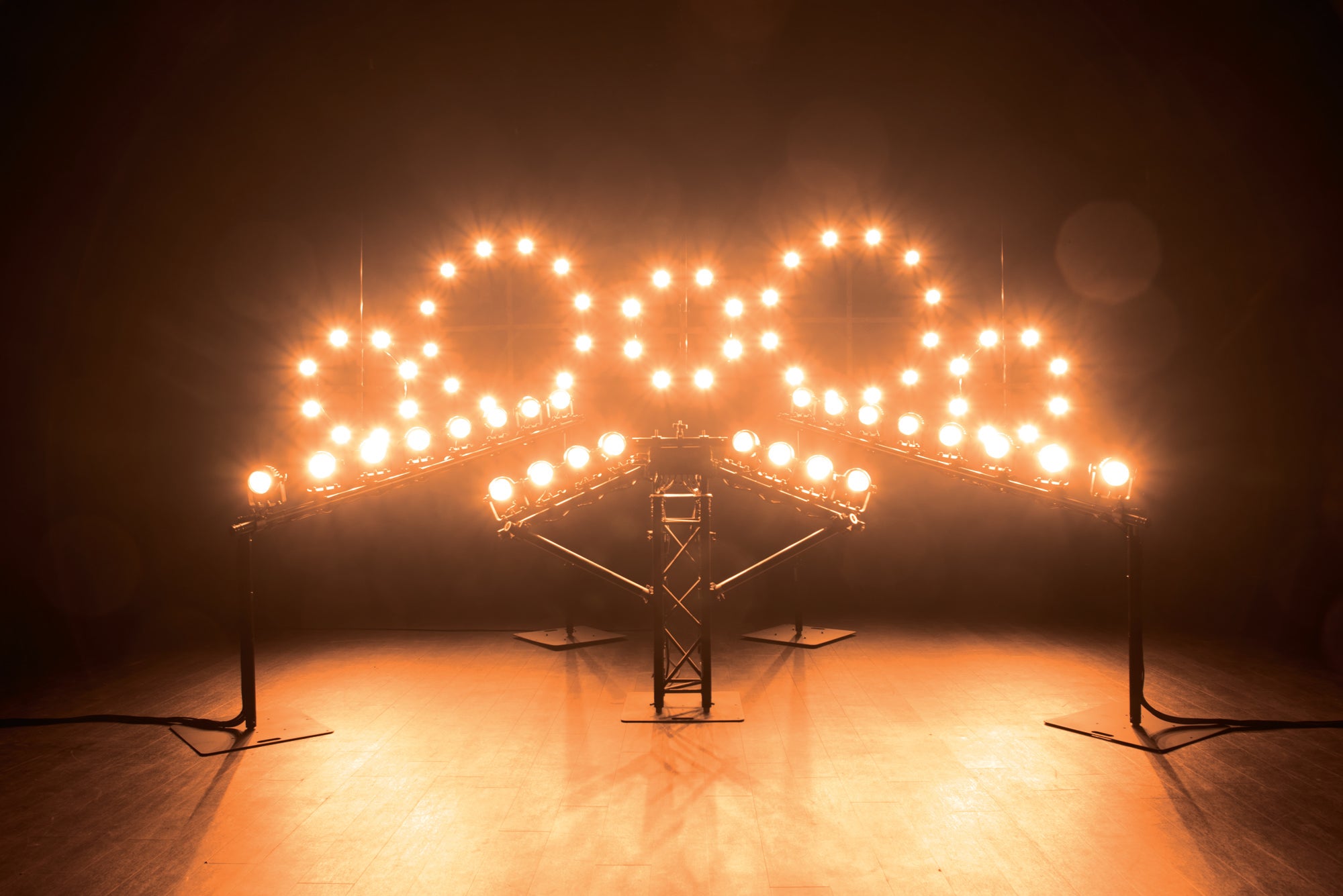 Showtec Stage Blinder FLEX Blaze Single Pod Blinder Pod da 100 W LED con effetto tungsteno e RGB blaze
