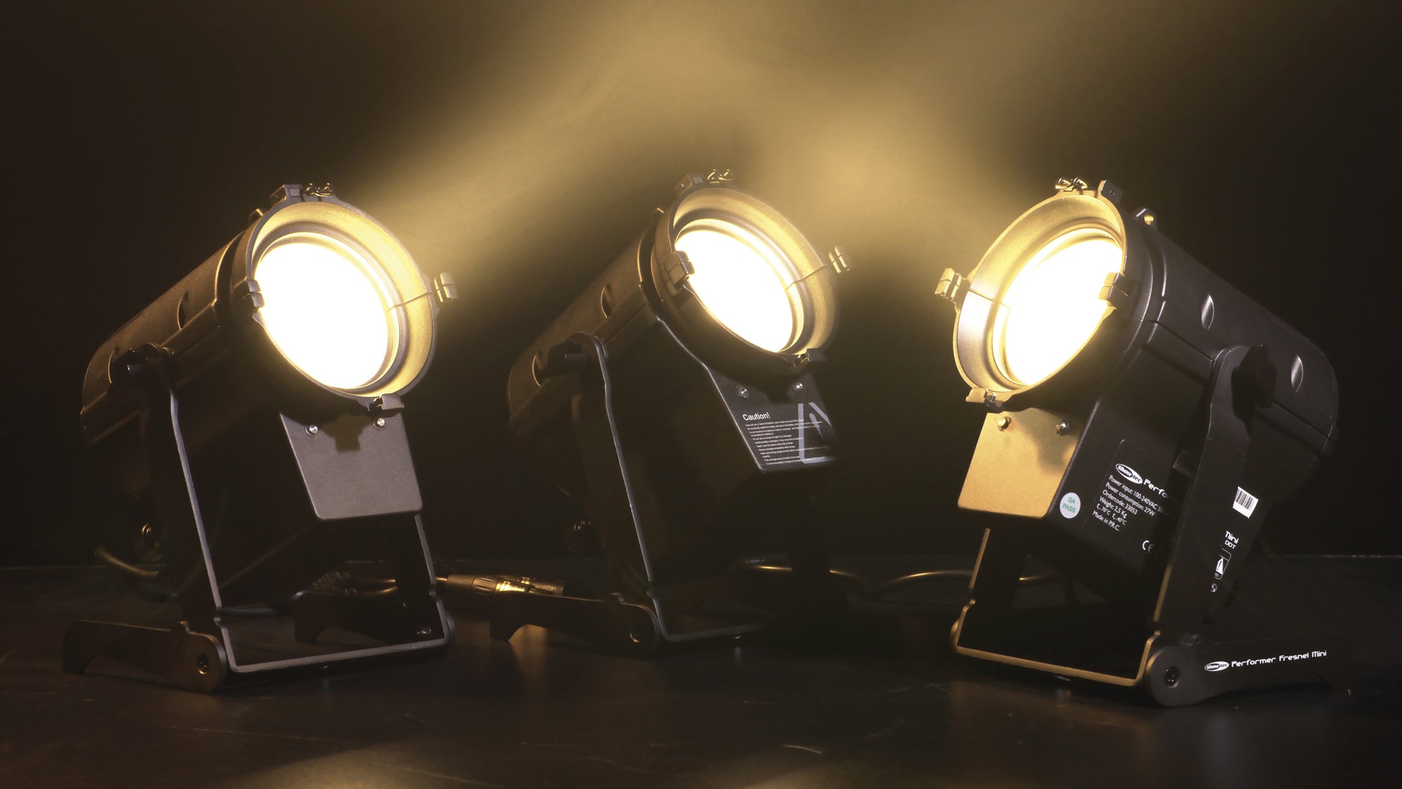 SHOWTEC Performer Fresnel Mini DMX Compact 30 W Warm White DMX Theatre LED Fresnel Fresnel teatrale compatto a LED 30 W Warm White DMX
