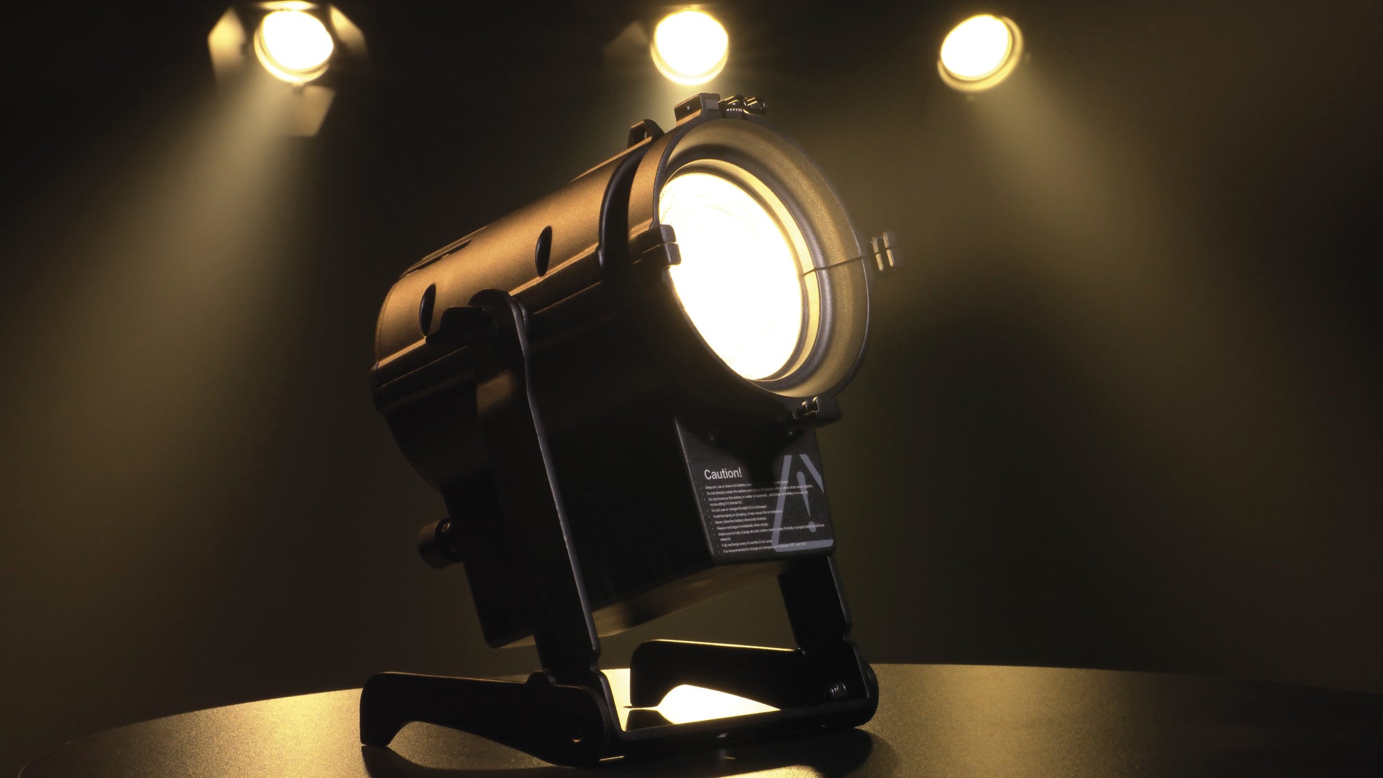 SHOWTEC Performer Fresnel Mini DMX Compact 30 W Warm White DMX Theatre LED Fresnel Fresnel teatrale compatto a LED 30 W Warm White DMX