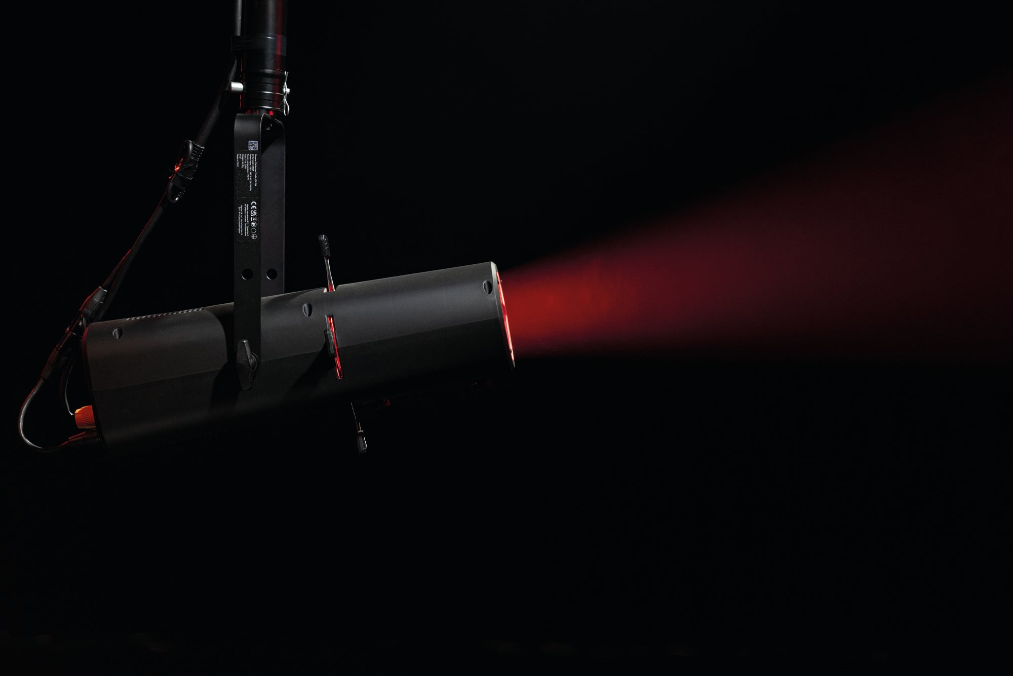 SHOWTEC Performer Profile Zoom 150 Q6 150 W RGBACL Theatre LED LED da teatro RGBACL 150 W