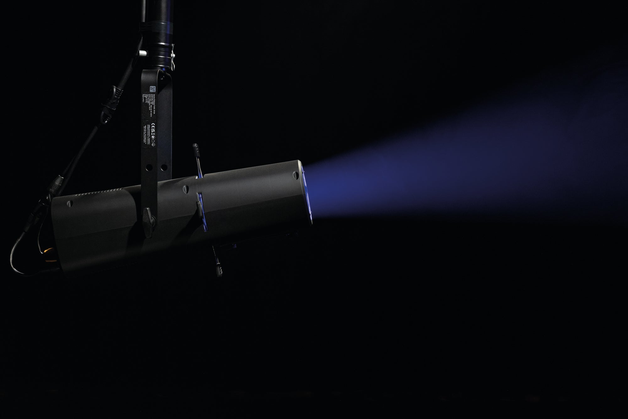 SHOWTEC Performer Profile Zoom 150 Q6 150 W RGBACL Theatre LED LED da teatro RGBACL 150 W