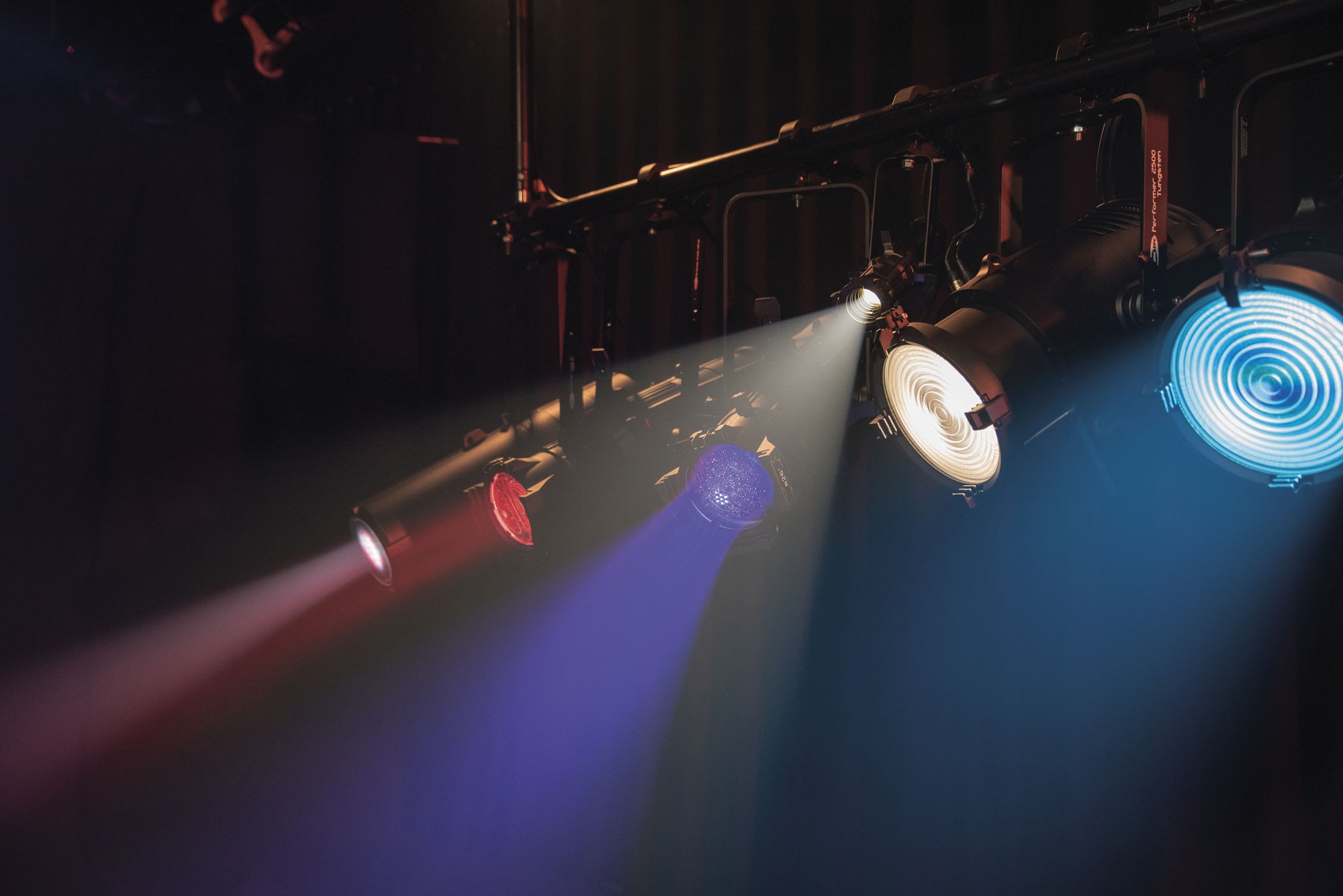 SHOWTEC Performer Profile 600 DDT 250 W Warm White DDT Theatre LED ellipsoidal Sagomatore teatrale a LED 250 W Warm White DDT
