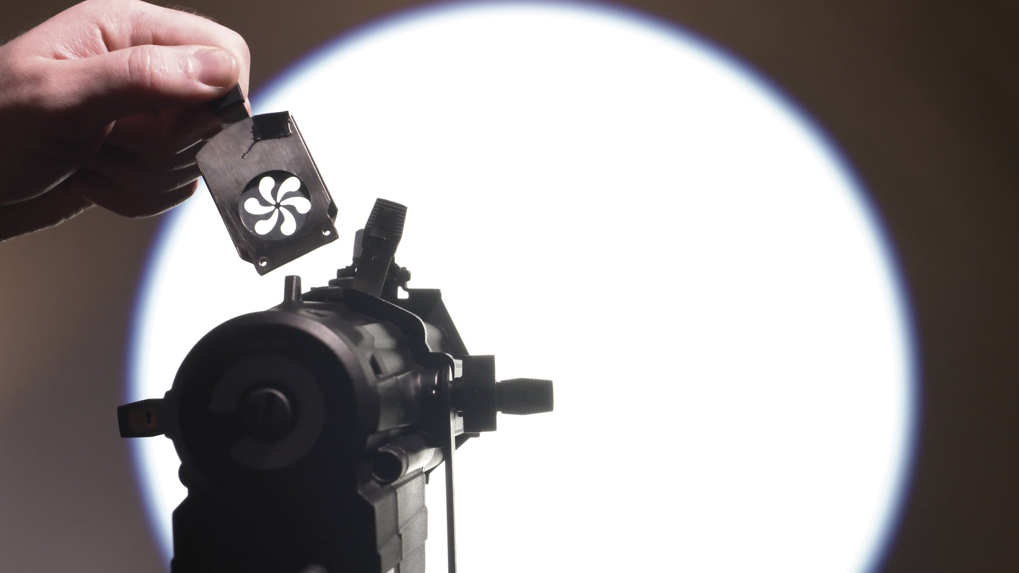 SHOWTEC Performer Profile Mini 20 W Warm White Theatre LED ellipsoidal - 3200 K Sagomatore Teatrale a LED 20 W Warm White - 3200 K