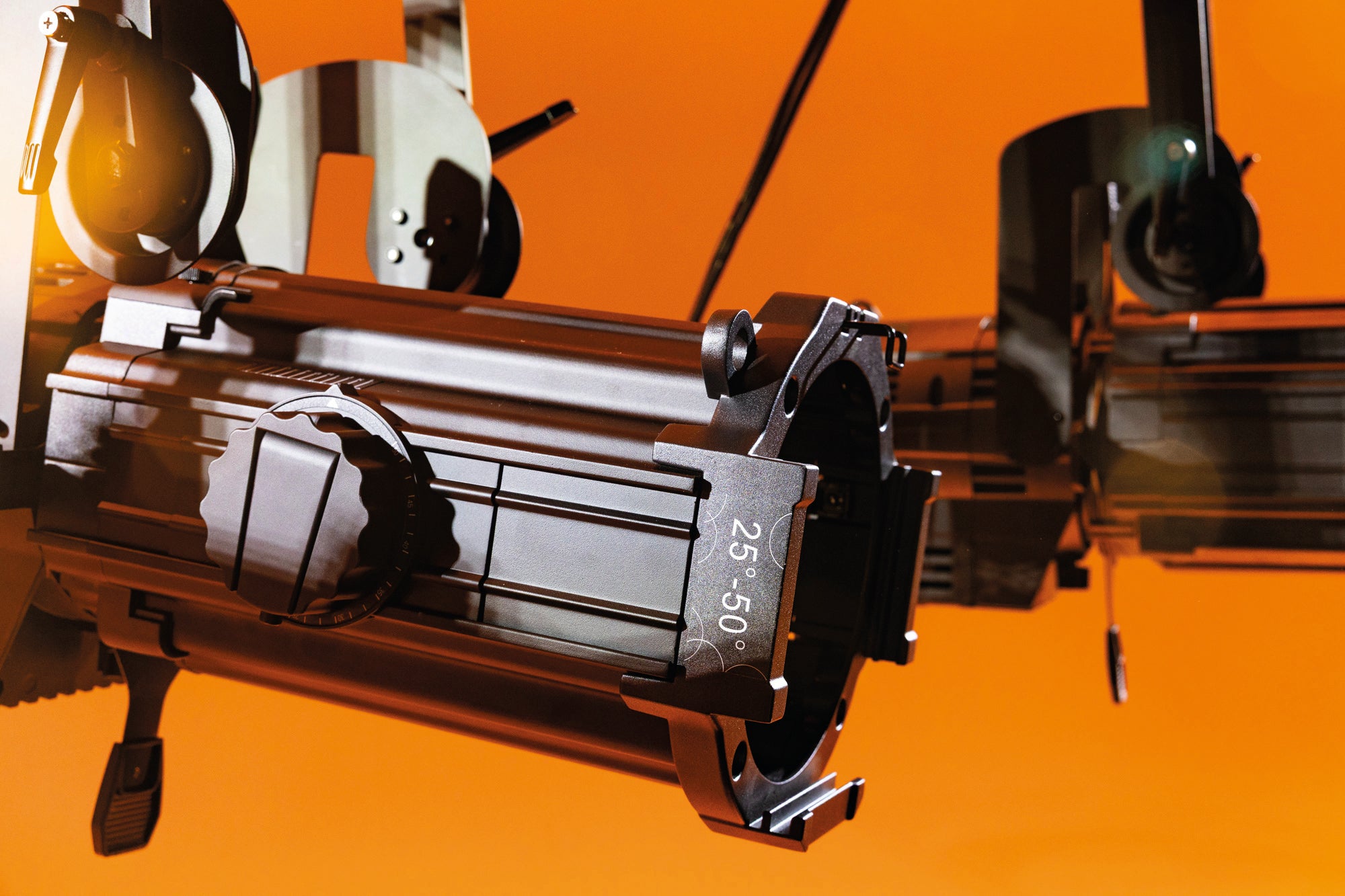 SHOWTEC Performer Profile 620 DDT Proiettore ellissoidale a LED DDT da 250 W, luce bianca calda.
