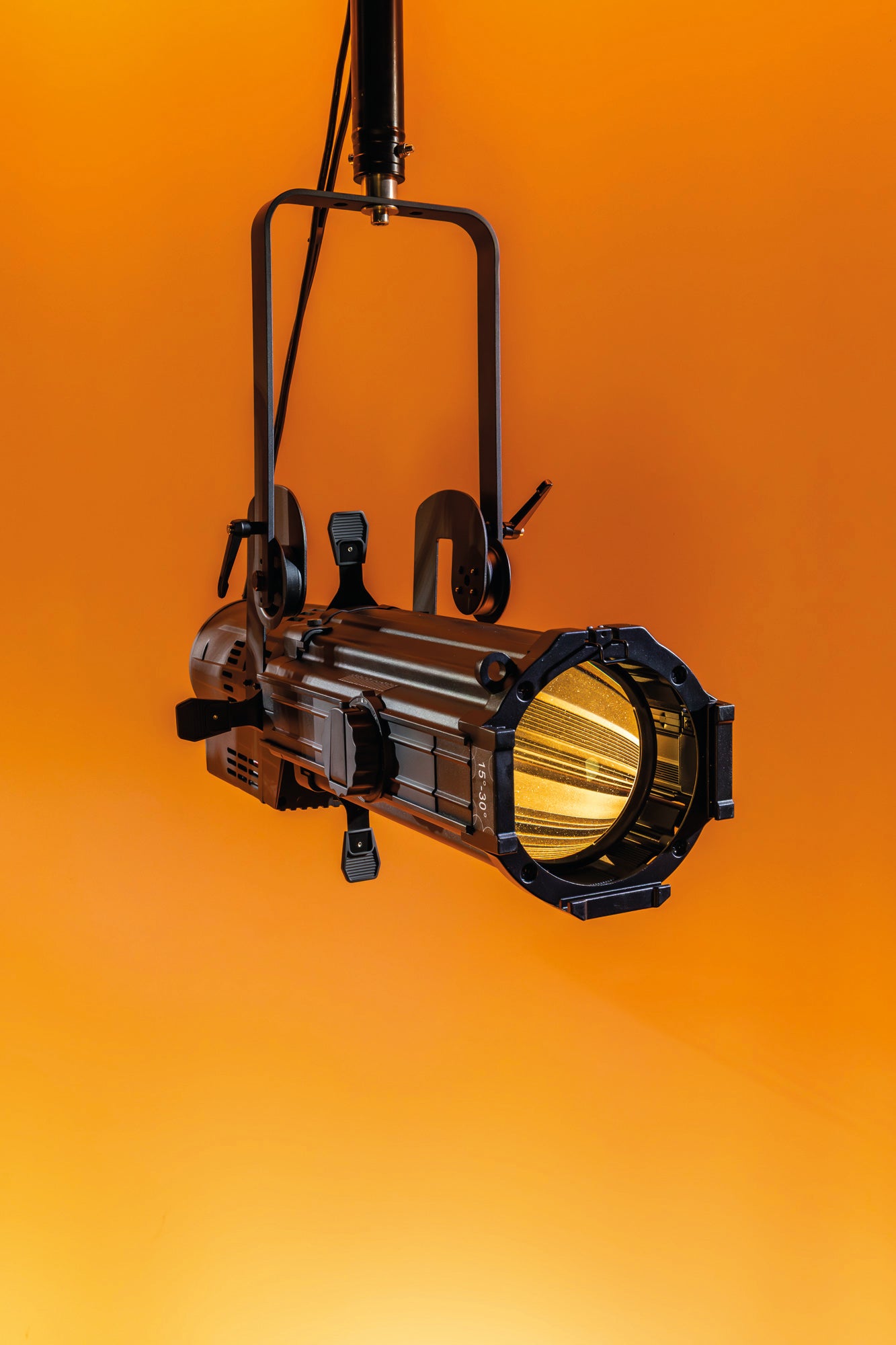 SHOWTEC Performer Profile 620 DDT Proiettore ellissoidale a LED DDT da 250 W, luce bianca calda.