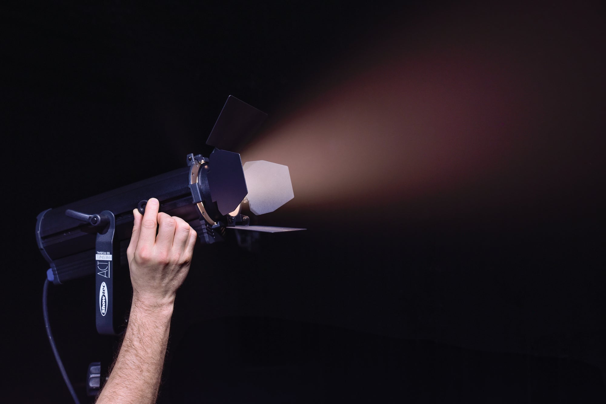 SHOWTEC ACT Fresnel 50 RGBAL Compact 50 W RGBAL Theatre LED Fresnel Fresnel LED da teatro RGBAL da 50 W compatto