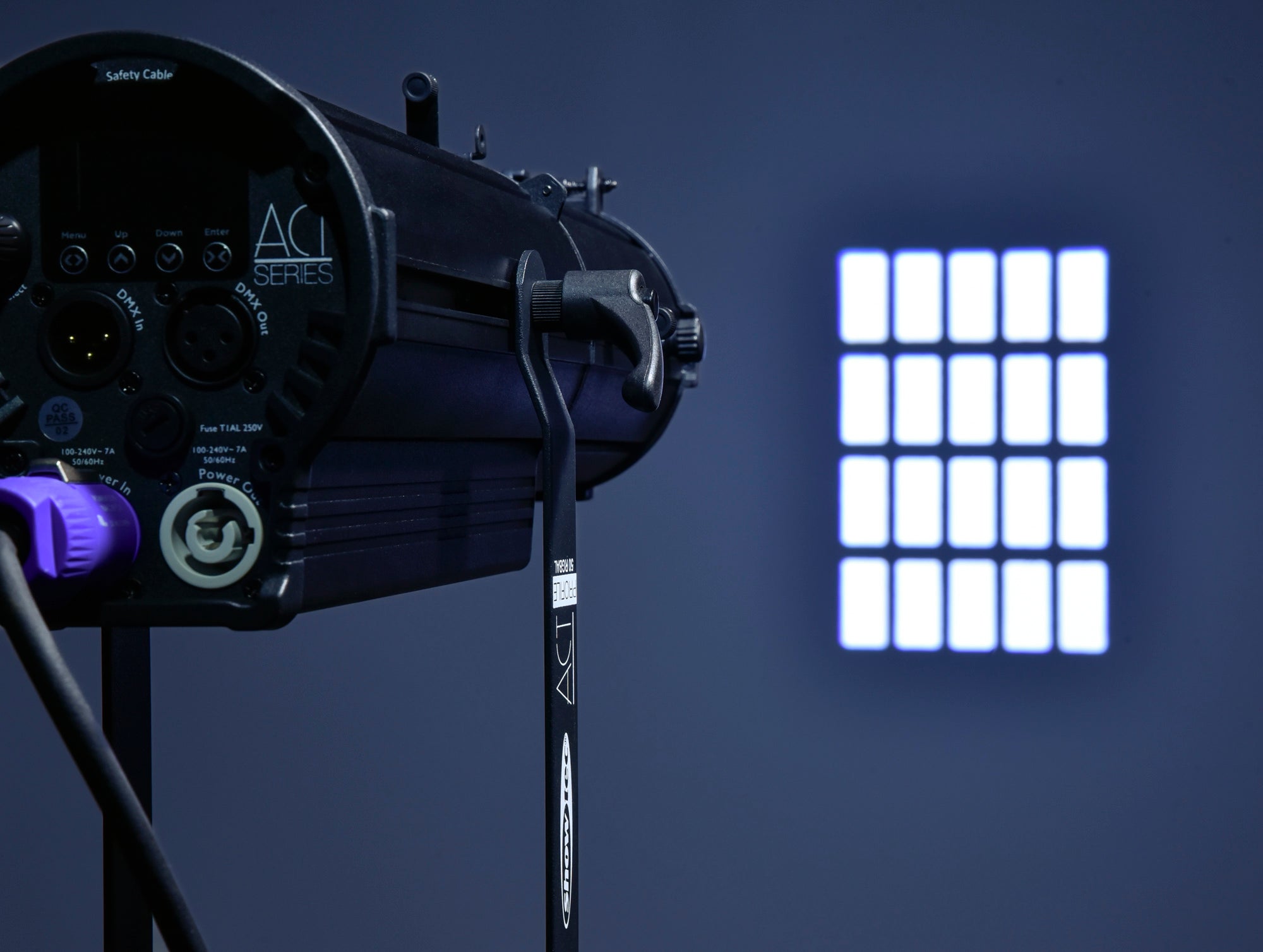SHOWTEC ACT Profile 50 RGBAL 50 W RGBAL Theatre LED ellipsoidal Sagomatore Teatrale LED 50 W RGBAL