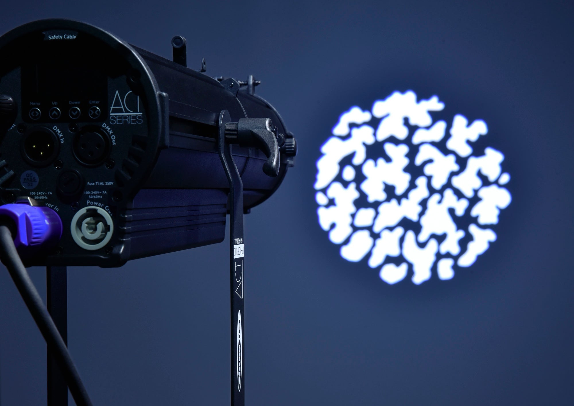 SHOWTEC ACT Profile 50 RGBAL 50 W RGBAL Theatre LED ellipsoidal Sagomatore Teatrale LED 50 W RGBAL