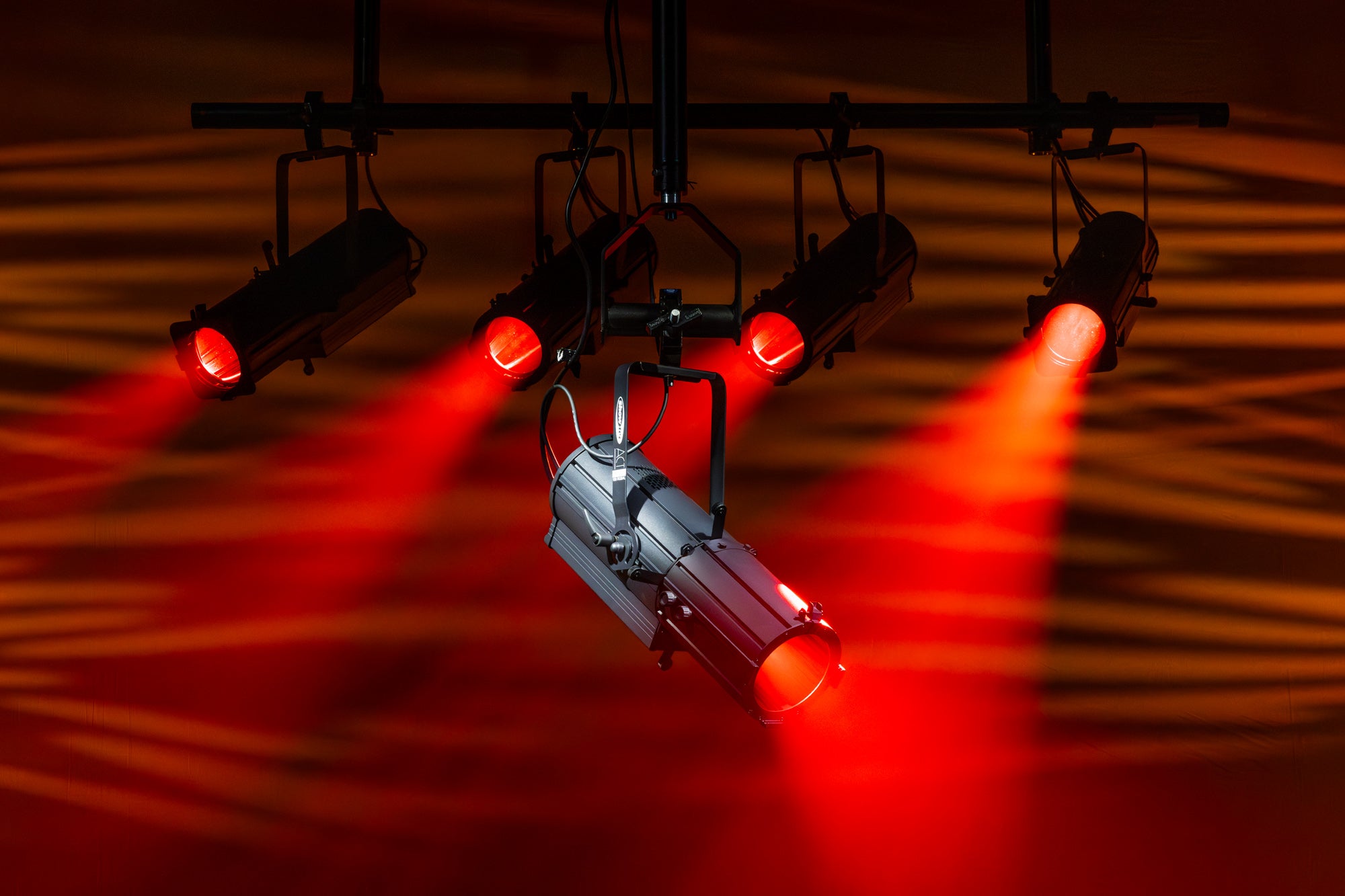 SHOWTEC Act Profile 150W RGBAL Compact 150 W RGBAL Theatre LED Profile Profilo LED teatro RGBAL compatto da 150 W