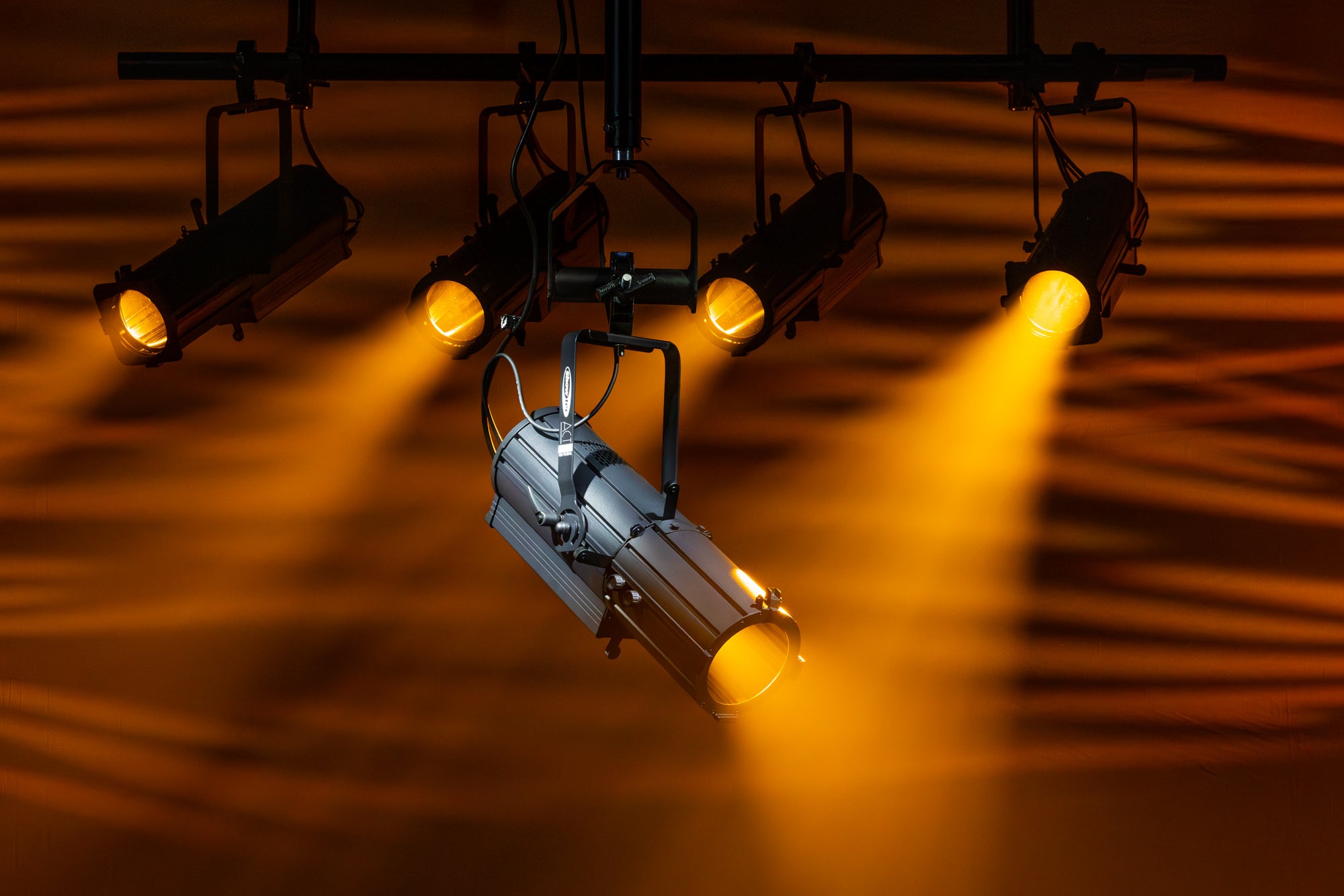 SHOWTEC Act Profile 150W RGBAL Compact 150 W RGBAL Theatre LED Profile Profilo LED teatro RGBAL compatto da 150 W