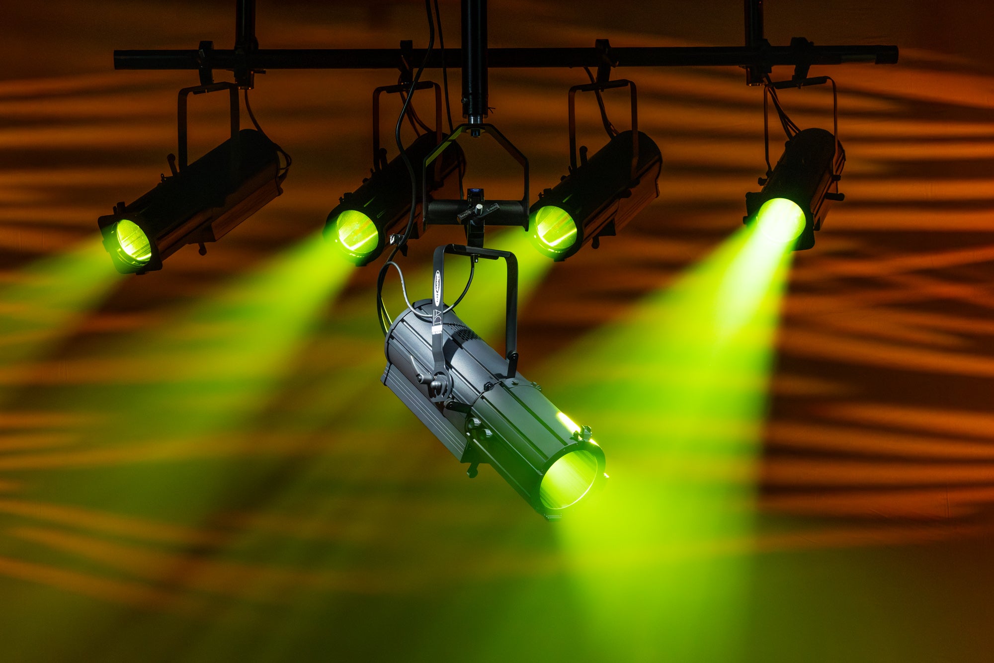 SHOWTEC Act Profile 150W RGBAL Compact 150 W RGBAL Theatre LED Profile Profilo LED teatro RGBAL compatto da 150 W