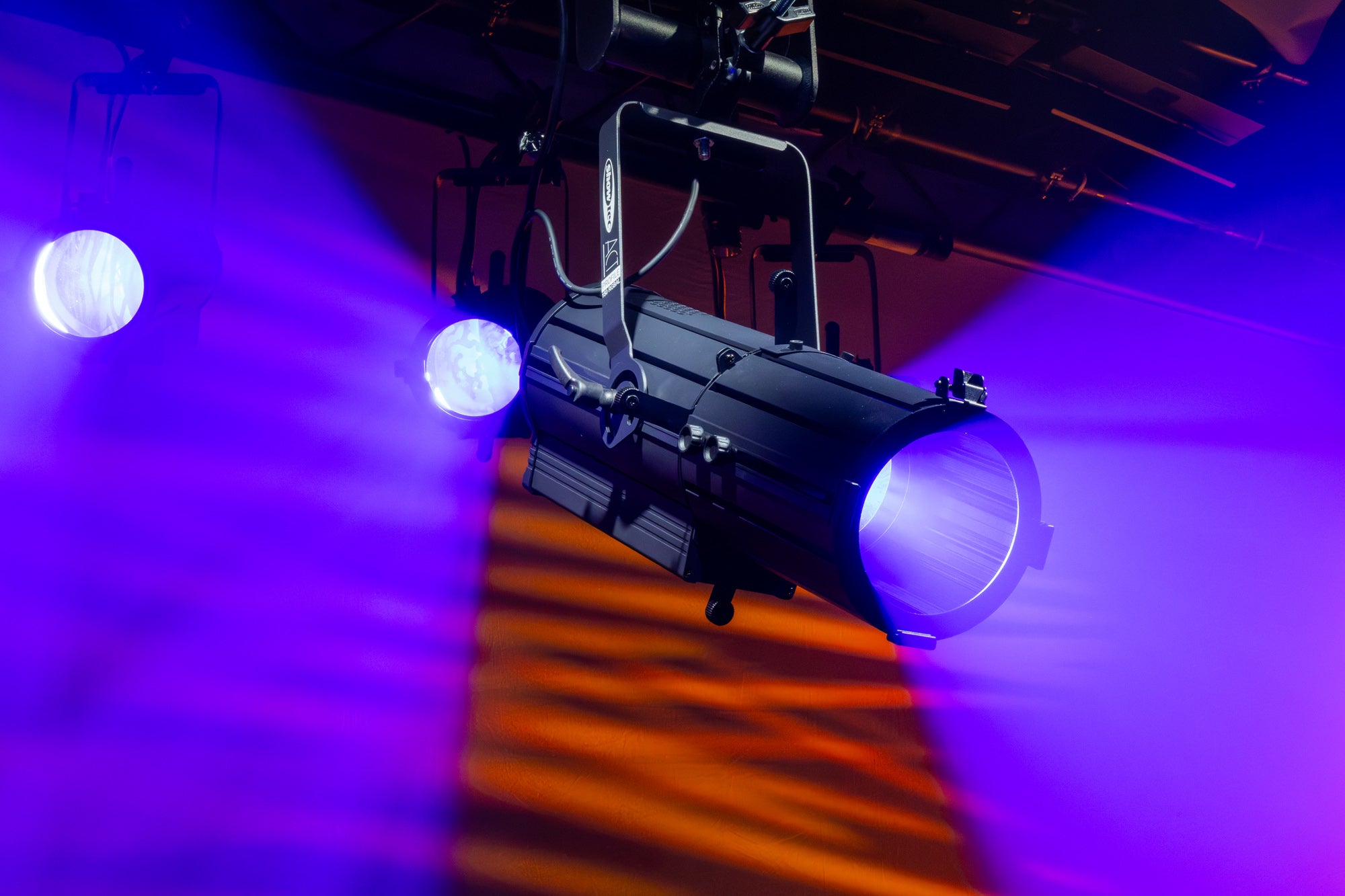SHOWTEC Act Profile 150W RGBAL Compact 150 W RGBAL Theatre LED Profile Profilo LED teatro RGBAL compatto da 150 W