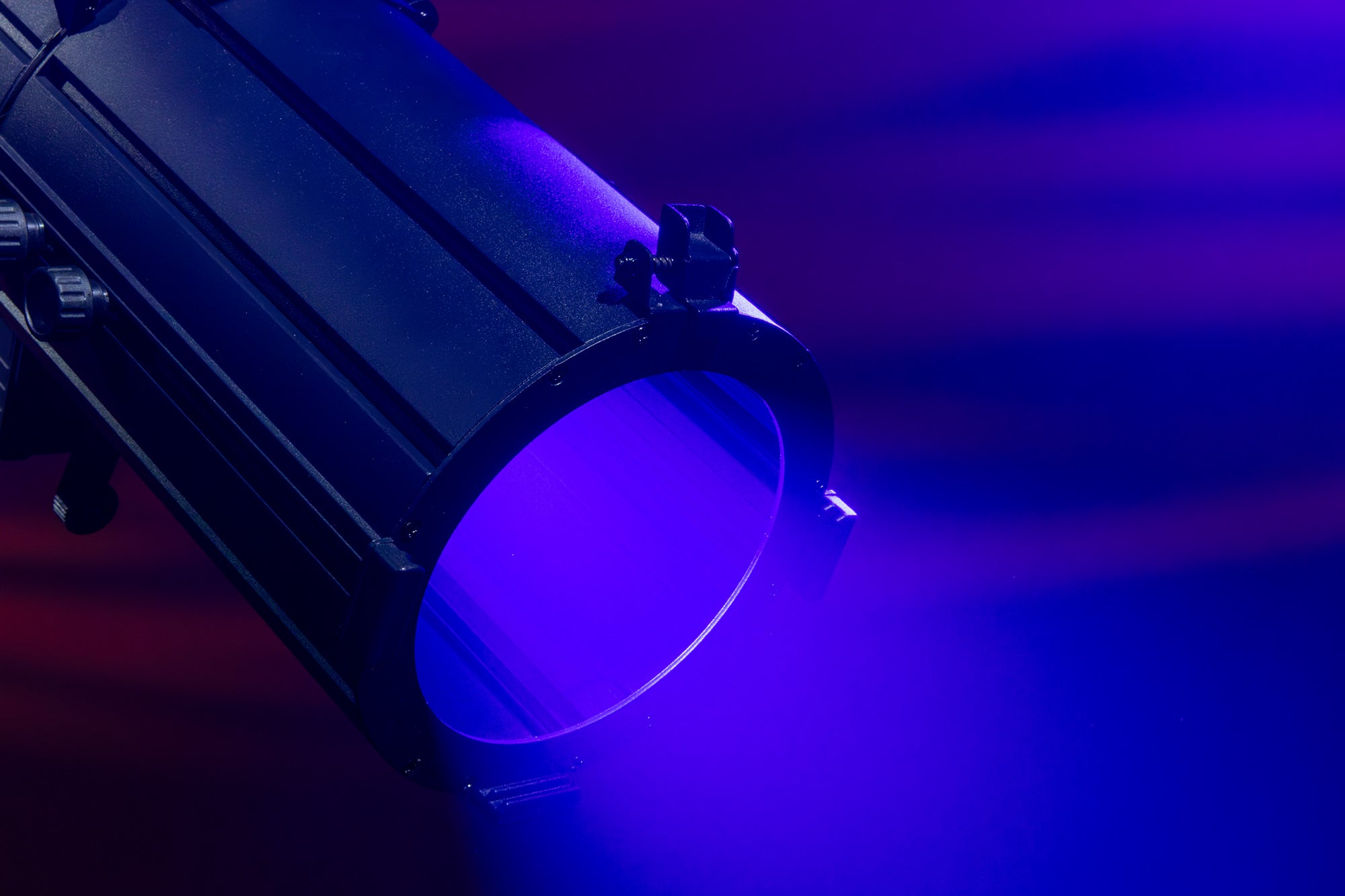 SHOWTEC Act Profile 150W RGBAL Compact 150 W RGBAL Theatre LED Profile Profilo LED teatro RGBAL compatto da 150 W