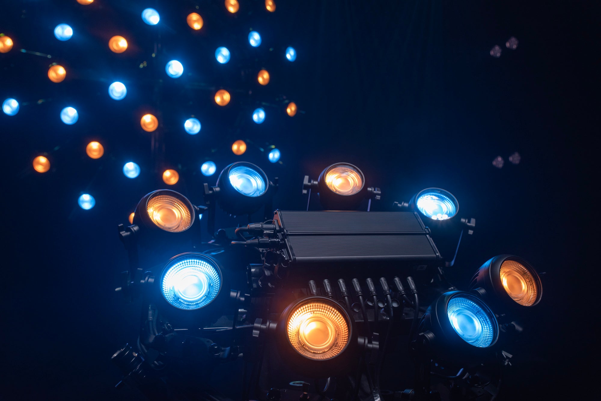 Showtec Titan Strobe FLEX FX Set di 8 strobo LED da 100 W + controller