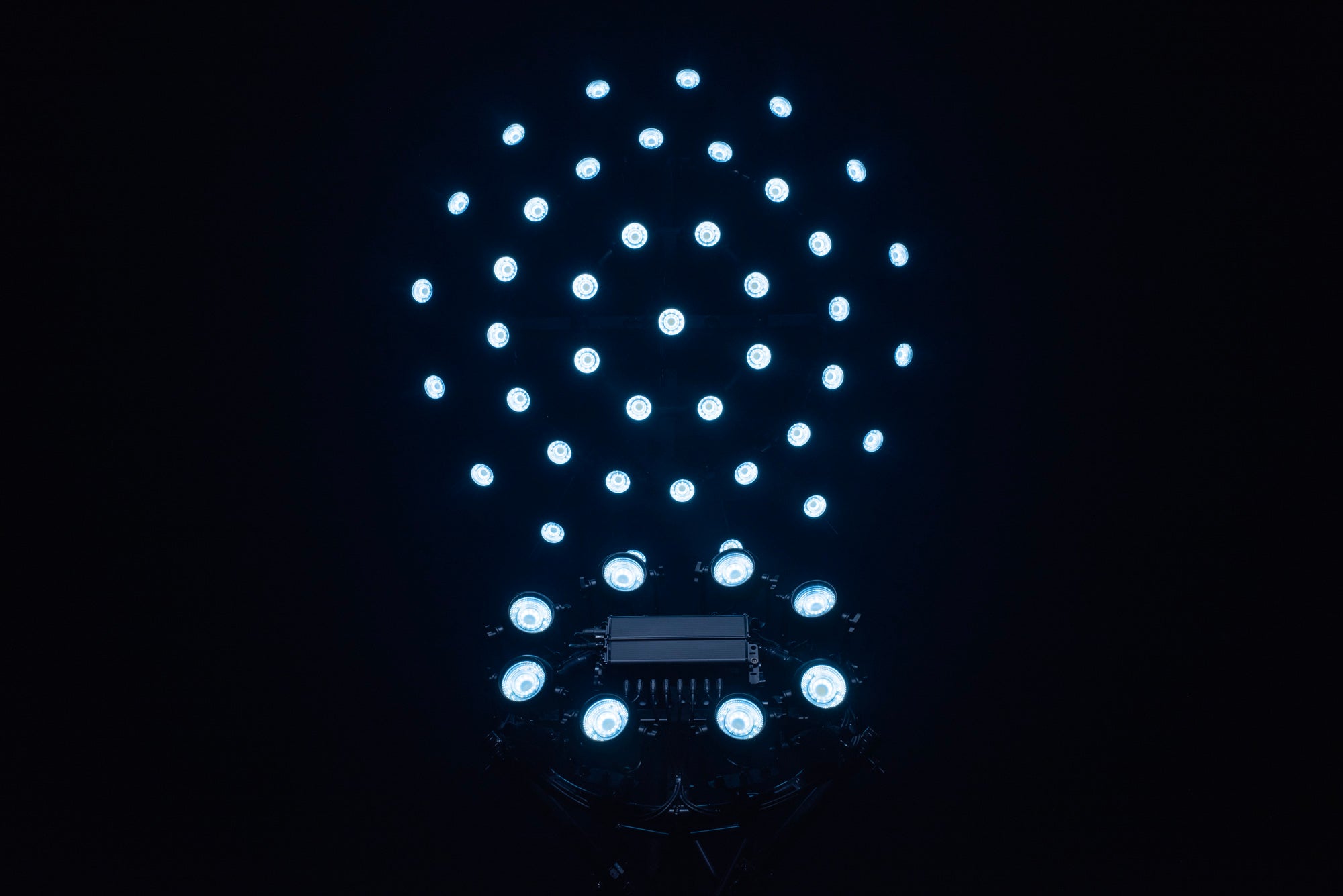 Showtec Titan Strobe FLEX FX Single Pod Pod stroboscopico a LED da 100 W con effetto anello a LED RGBW