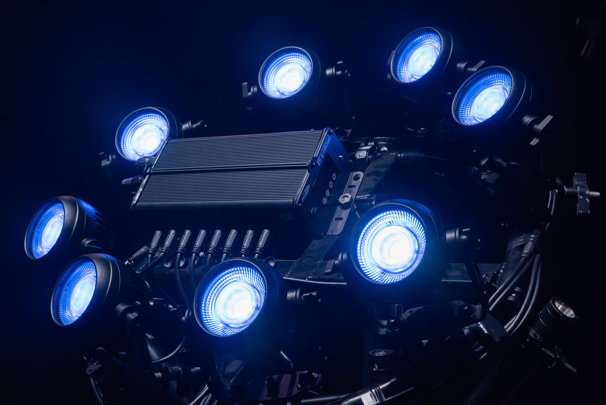 Showtec Titan Strobe FLEX FX Single Pod Pod stroboscopico a LED da 100 W con effetto anello a LED RGBW
