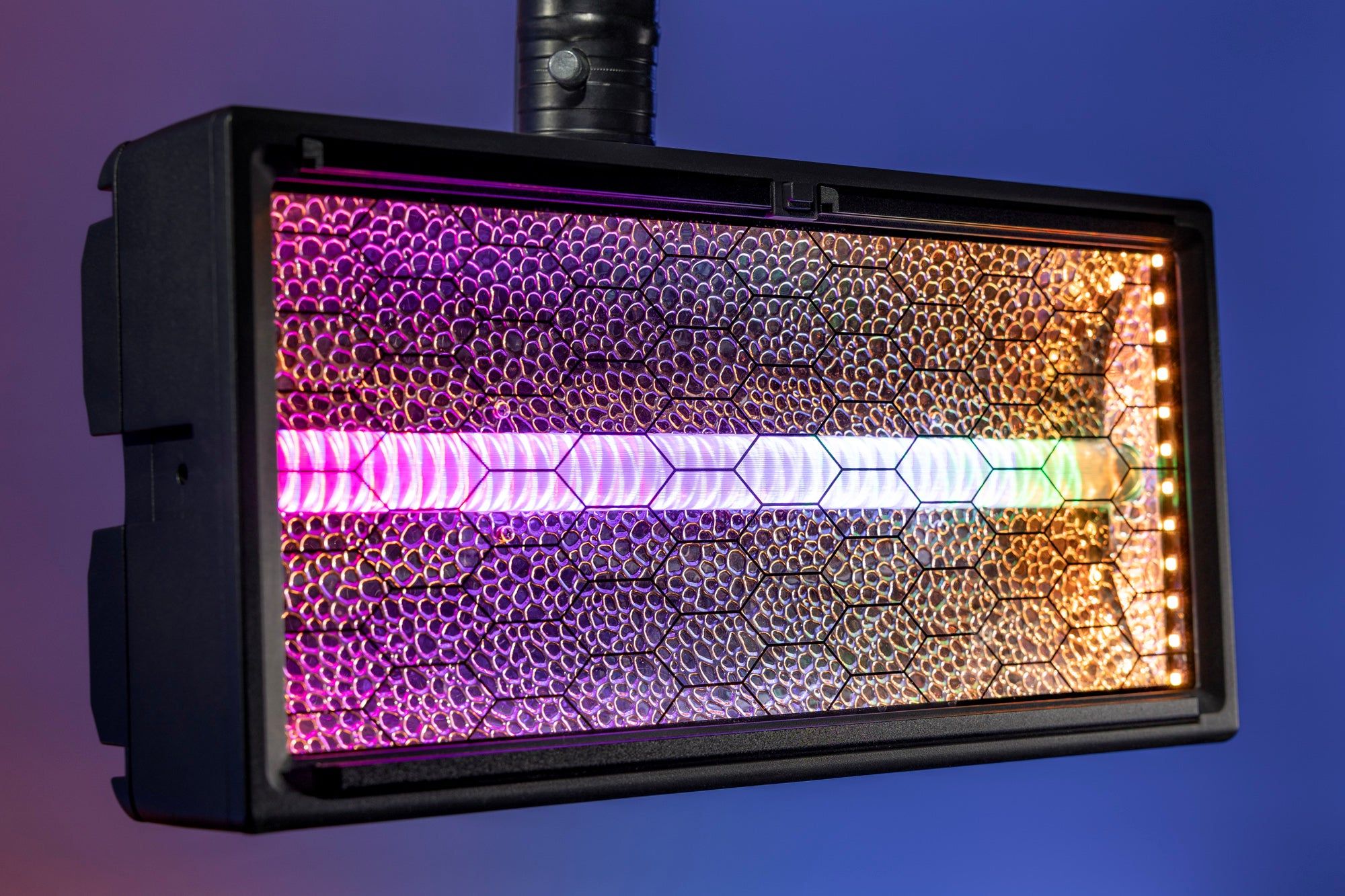 Showtec Titan Vintage FX 80x LED strobo RGBWW da 15 W + 84x LED RGB da 1 W