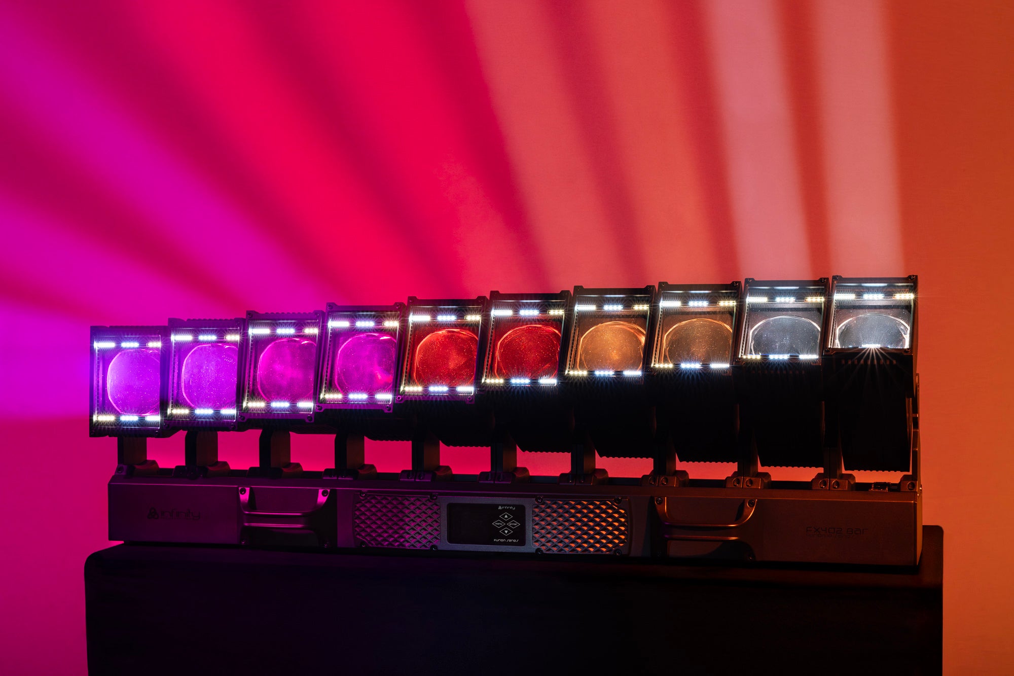 INFINITY Furion FX402 Bar 10x 60 W RGBW LED FX Bar con pixel stroboscopici - IP65