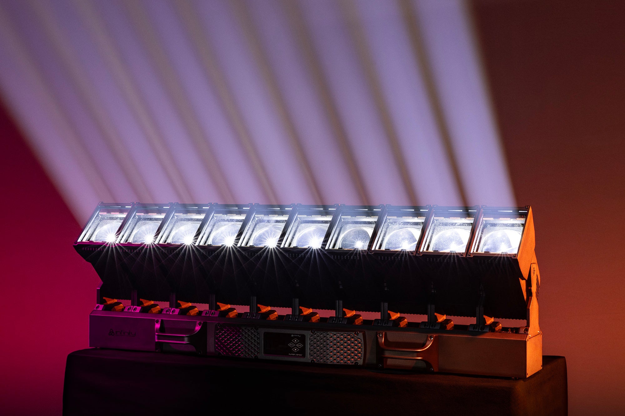 INFINITY Furion FX402 Bar 10x 60 W RGBW LED FX Bar con pixel stroboscopici - IP65