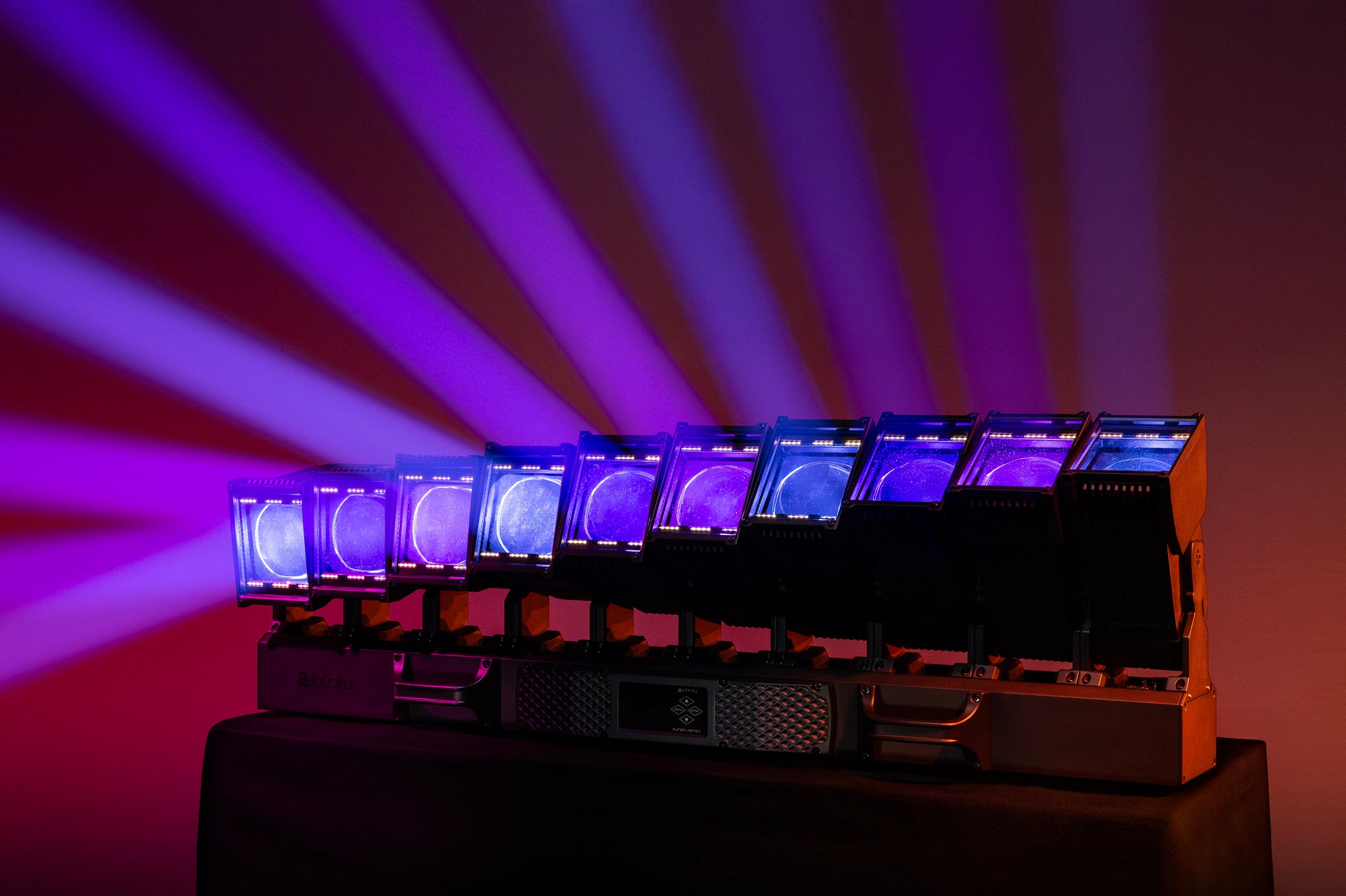 INFINITY Furion FX402 Bar 10x 60 W RGBW LED FX Bar con pixel stroboscopici - IP65