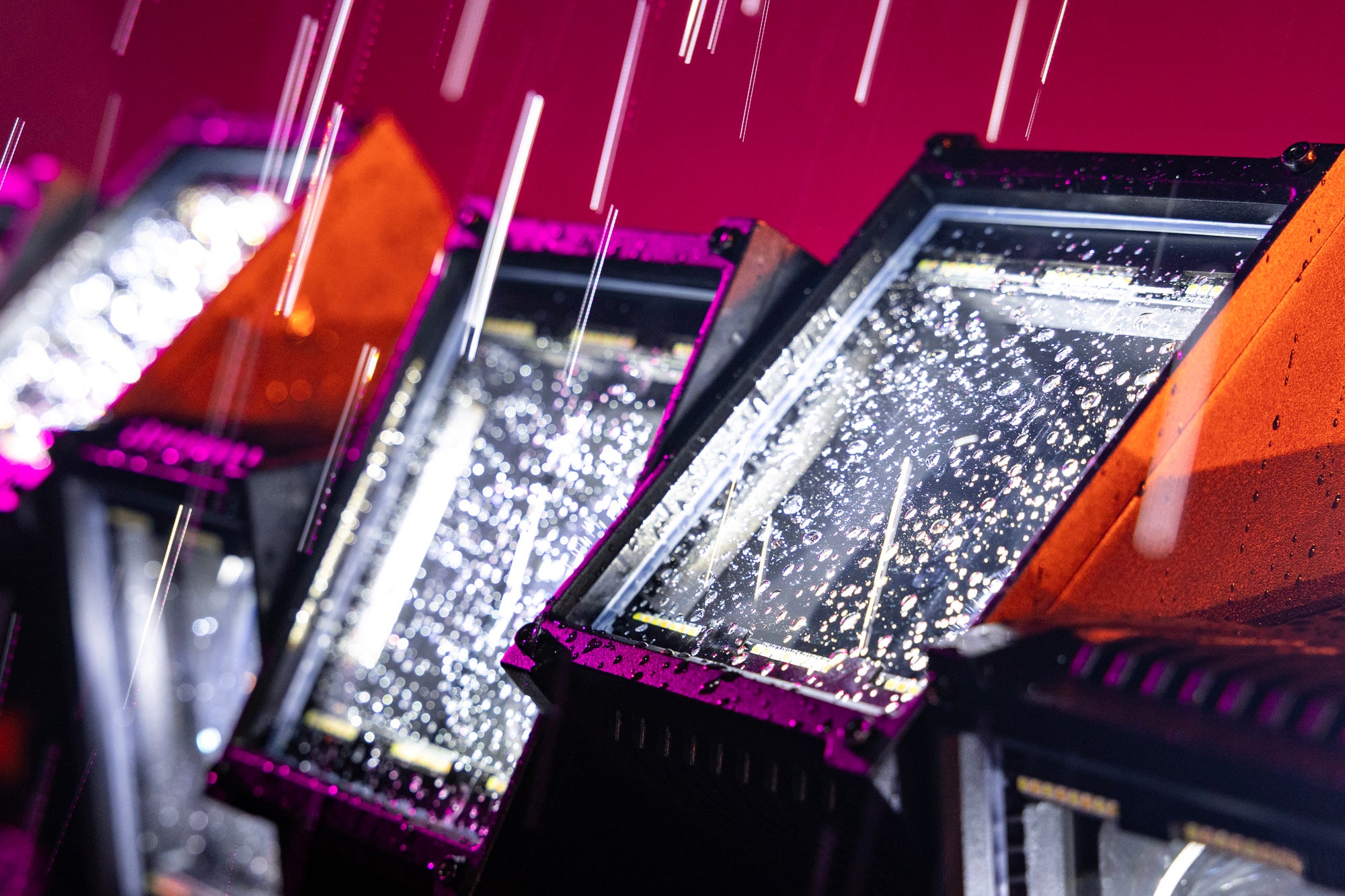 INFINITY Furion FX402 Bar 10x 60 W RGBW LED FX Bar con pixel stroboscopici - IP65